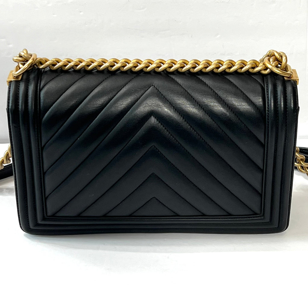 CHANEL CHEVRON QUILTED CALFSKIN NEW MEDIUM BOY FLAP BAG
