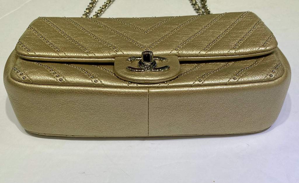 CHANEL CHEVRON QUILTED CALFSKIN STUDDED FLAP SMALL SHOULDER BAG