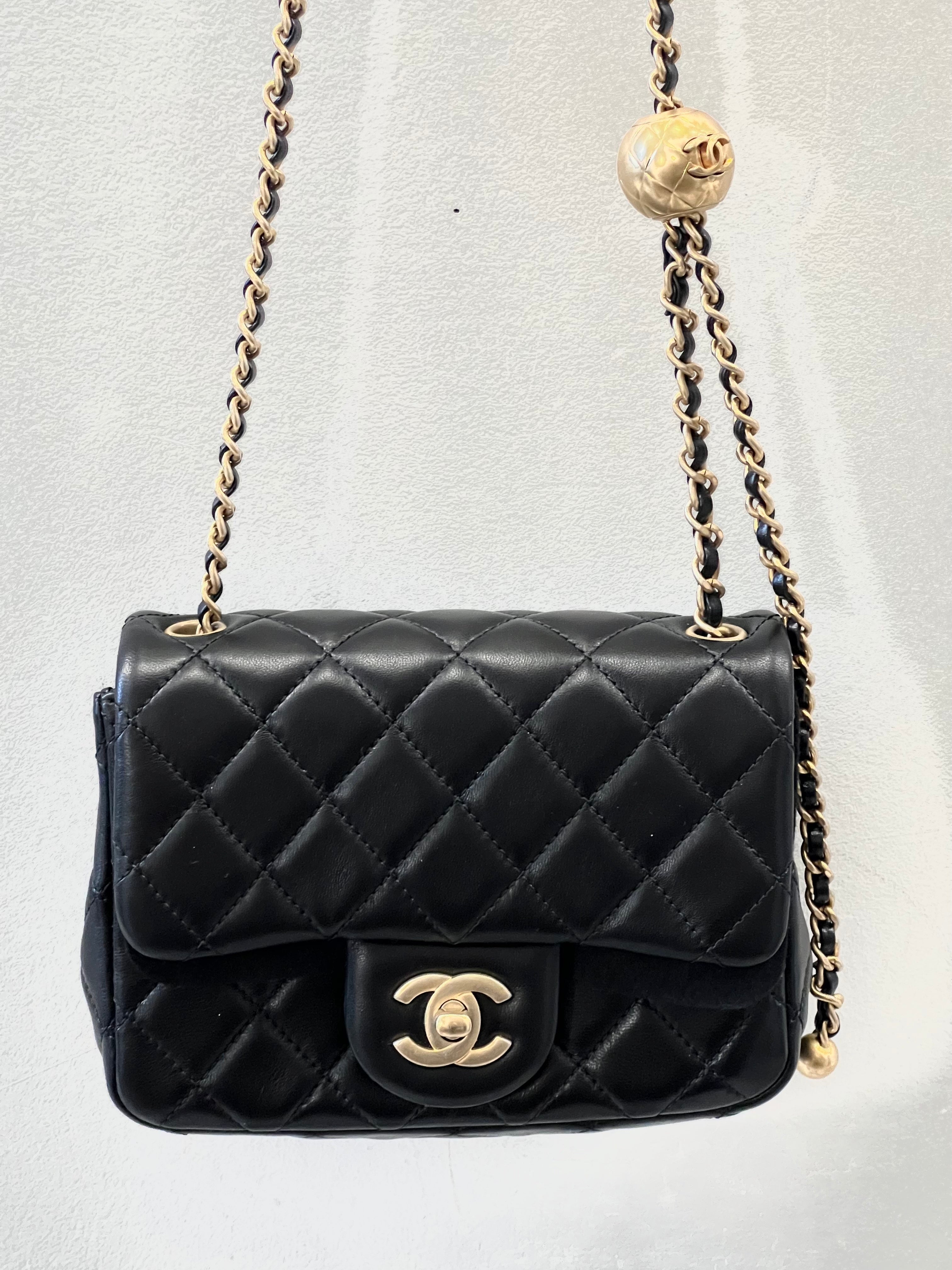 CHANEL QUILTED LAMBSKIN PEARL CRUSH CLUTCH WITH CHAIN