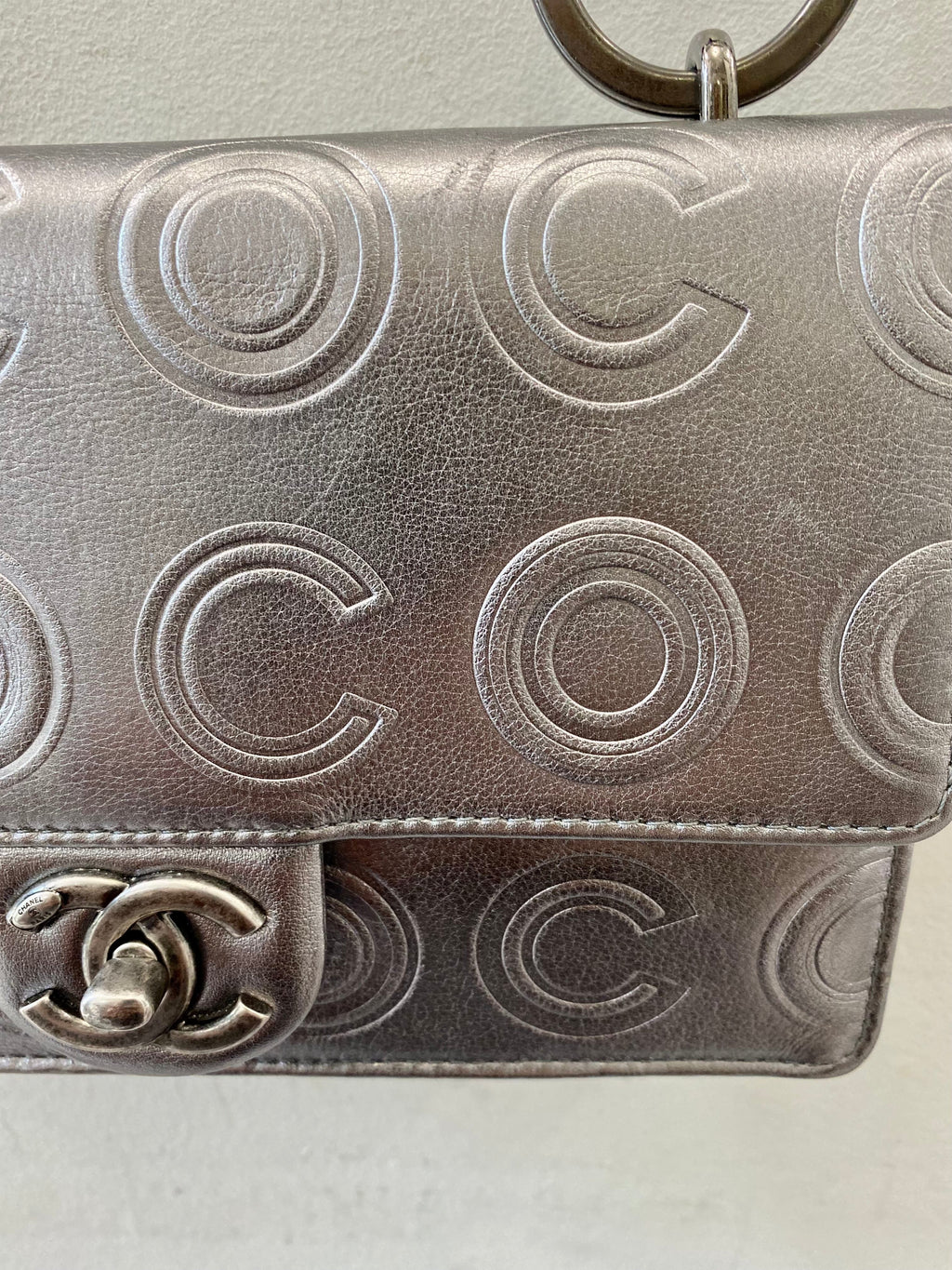 CHANEL METALLIC SILVER CALFSKIN COCO EMBOSSED SHOULDER BAG