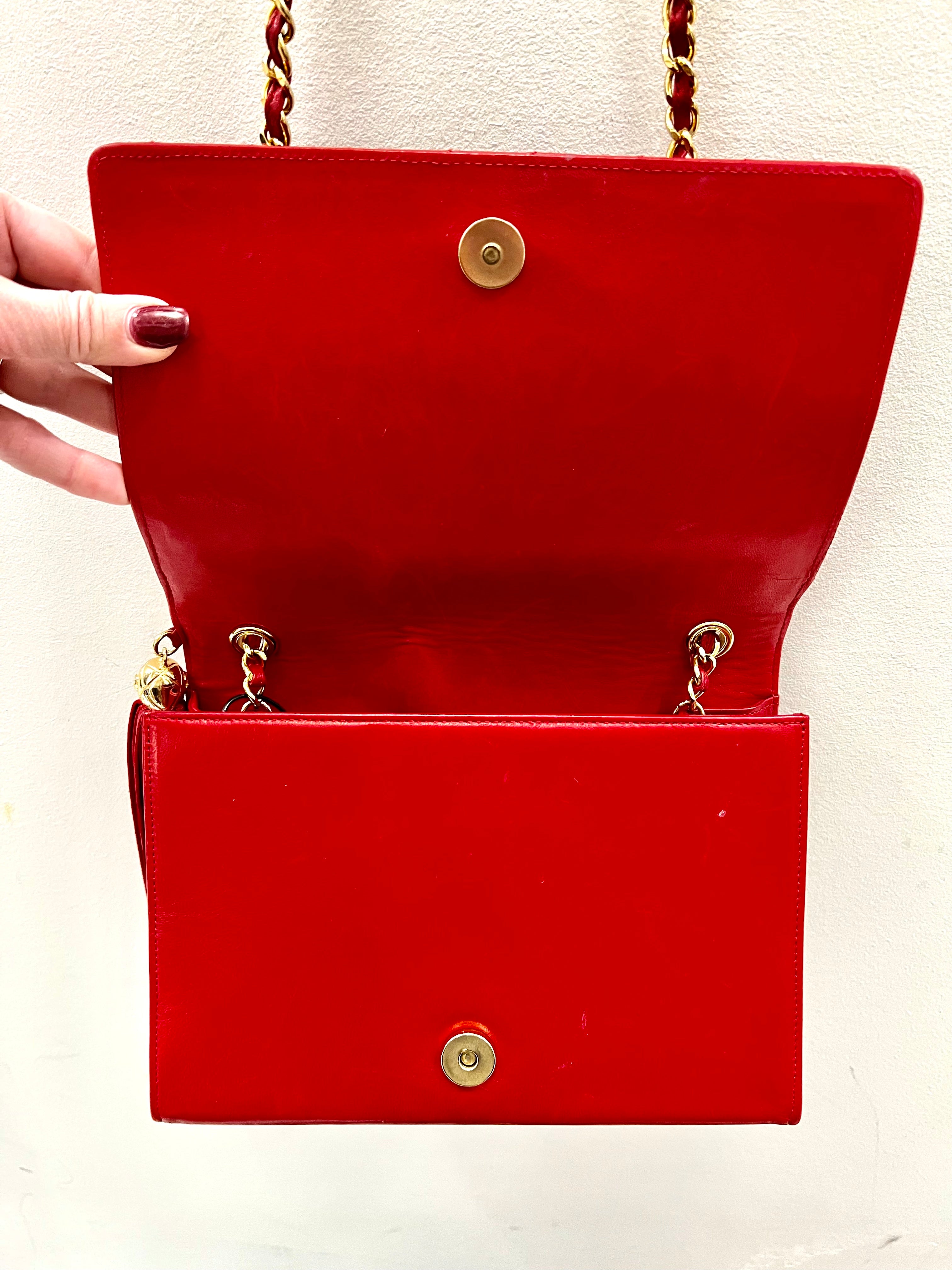 CHANEL VINTAGE RED CHEVRON QUILTED LAMBSKIN CHAIN BAG