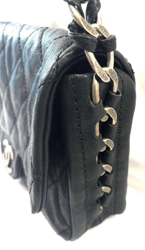 CHANEL GLAZED CAVIAR QUILTED MODERN CHAIN BAG