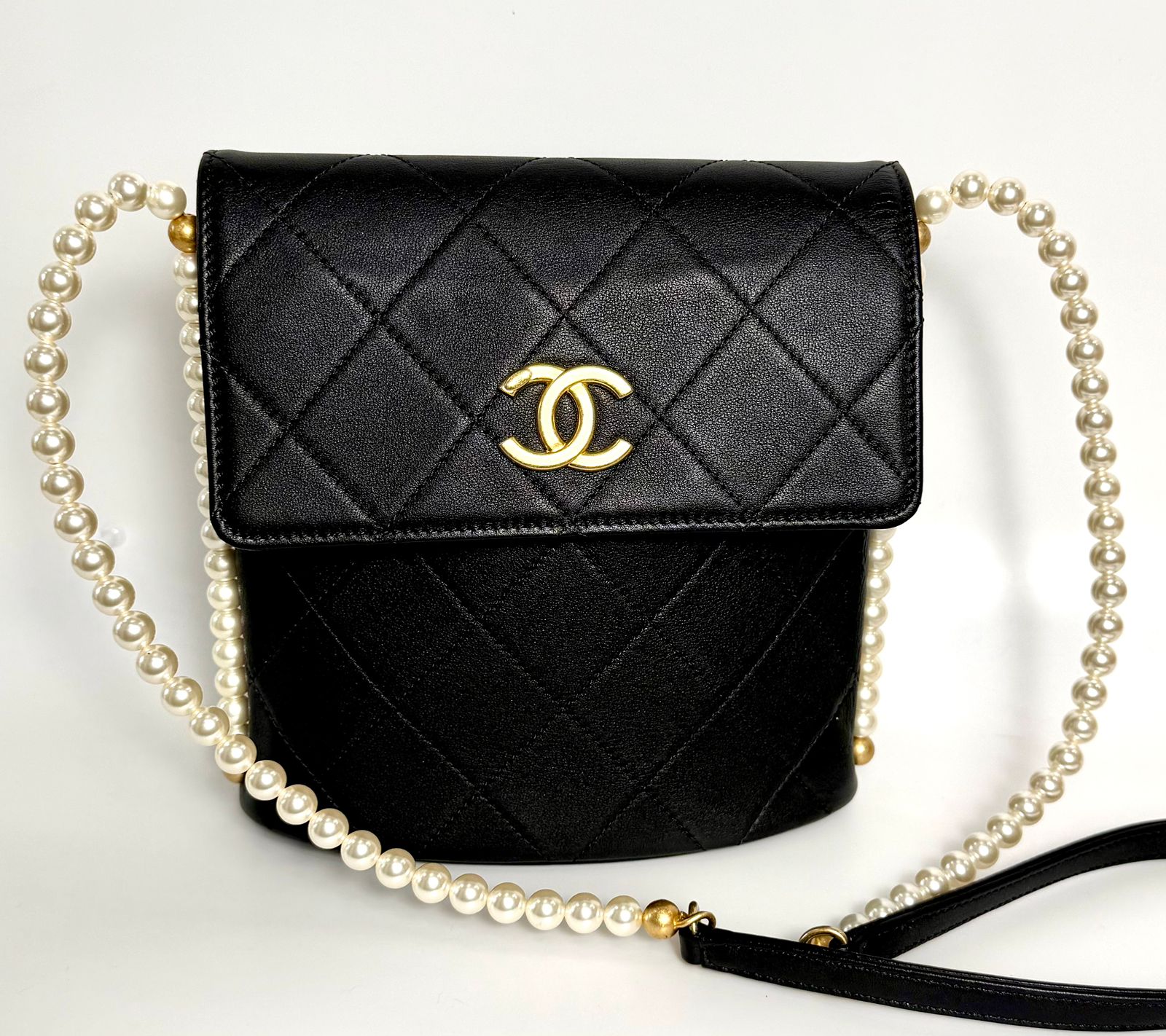 CHANEL QUILTED CALFSKIN ABOUT PEARLS HOBO CROSSBODY BAG