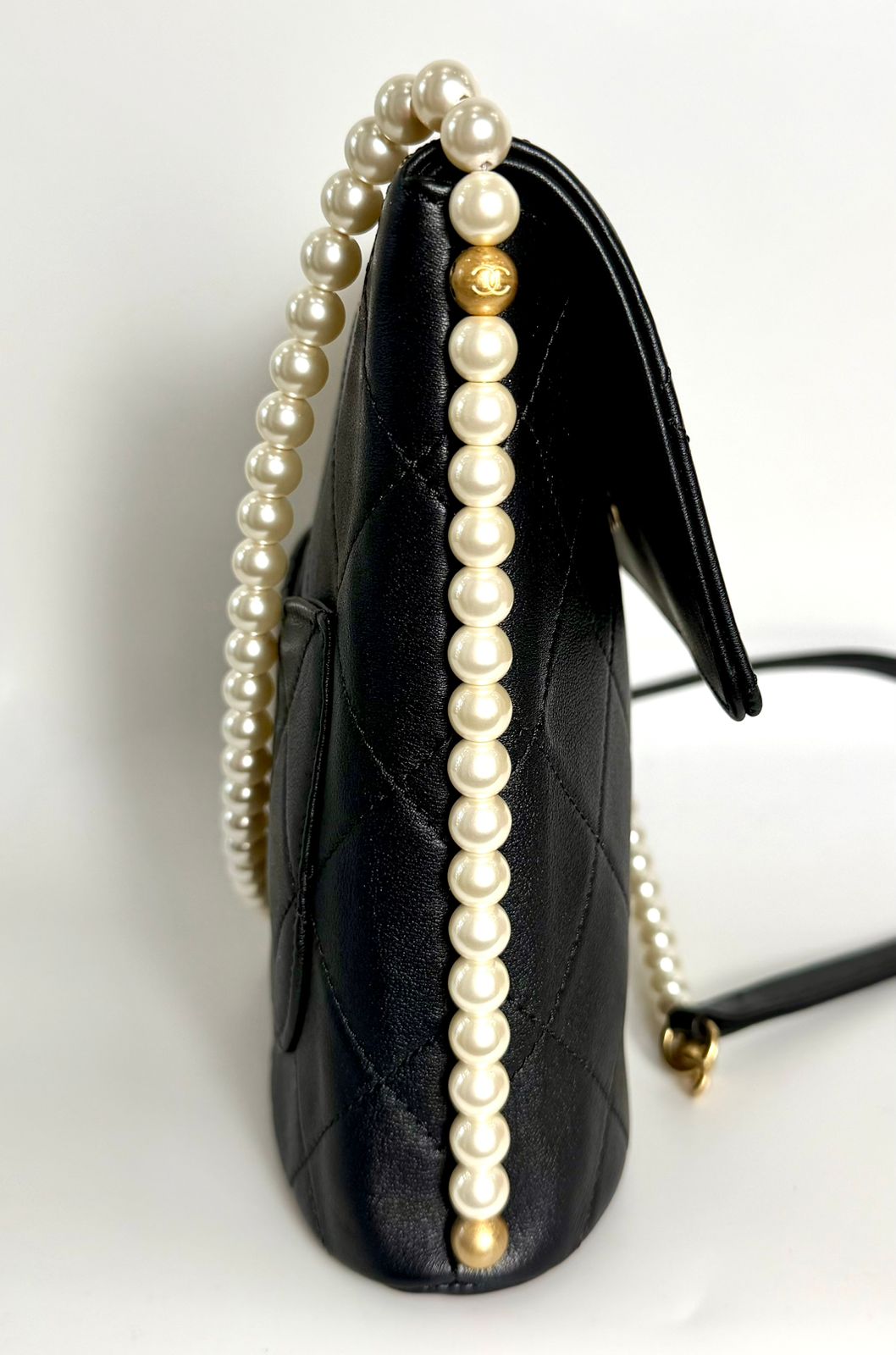 CHANEL QUILTED CALFSKIN ABOUT PEARLS HOBO CROSSBODY BAG