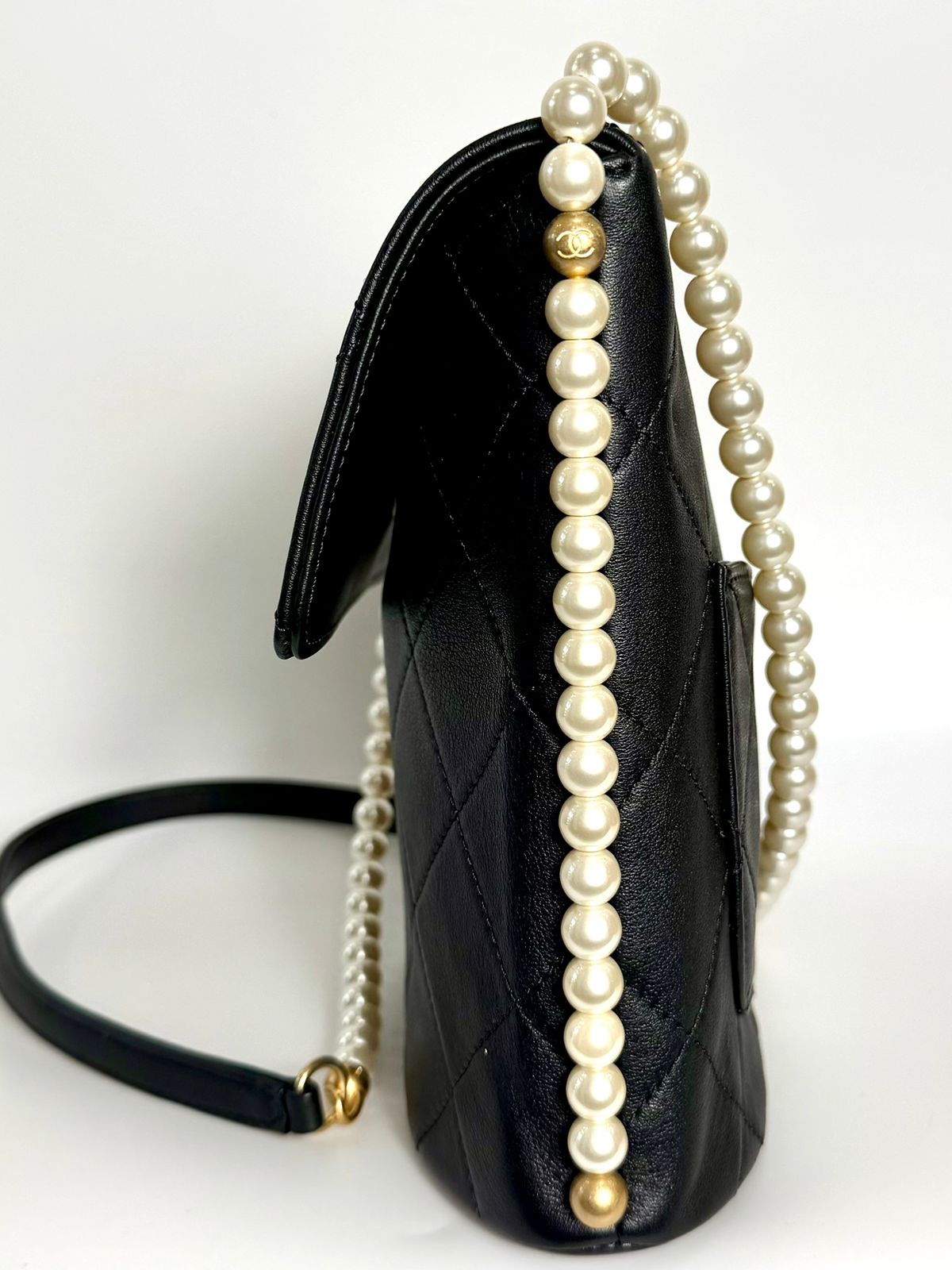 CHANEL QUILTED CALFSKIN ABOUT PEARLS HOBO CROSSBODY BAG