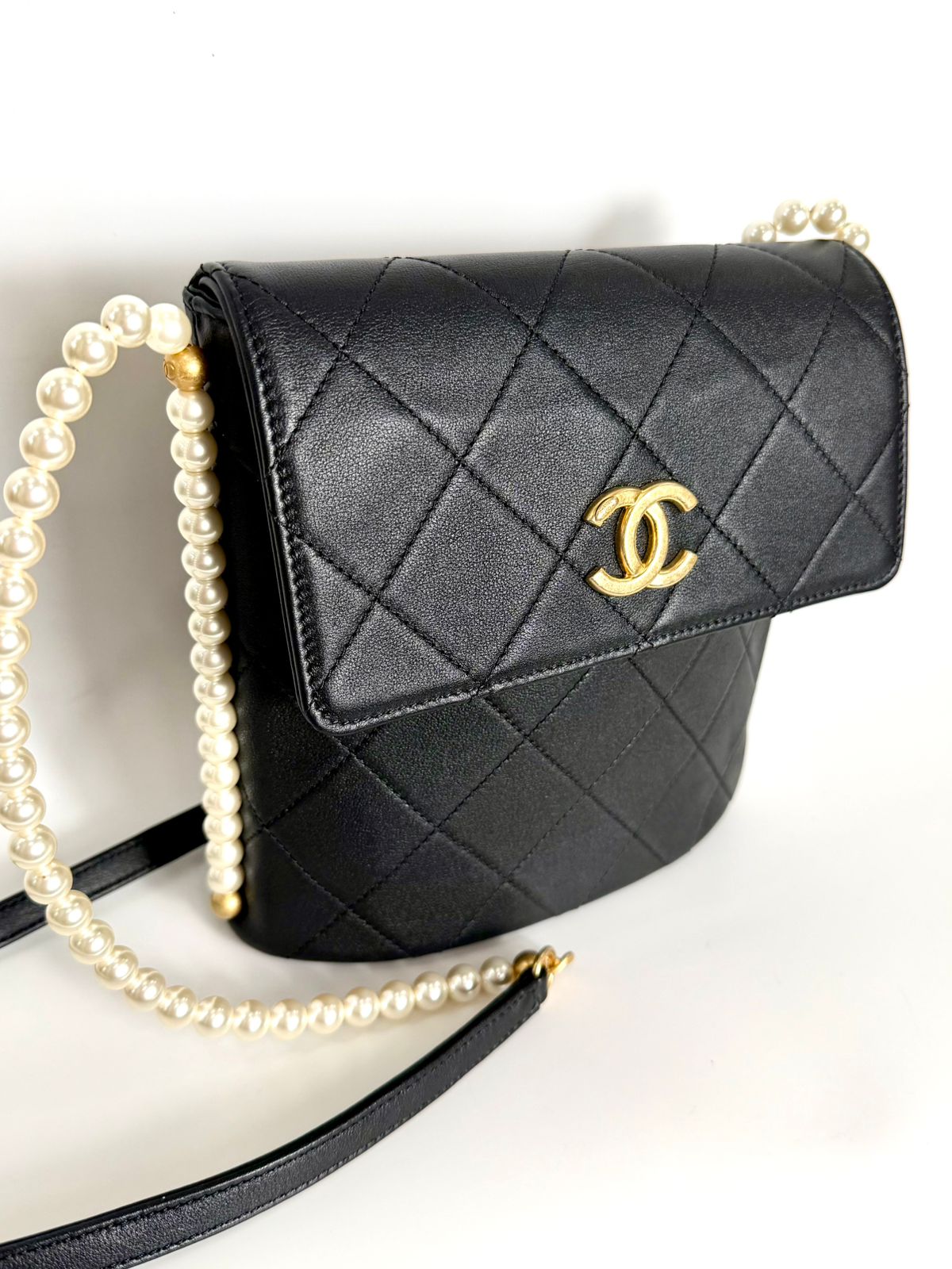 CHANEL QUILTED CALFSKIN ABOUT PEARLS HOBO CROSSBODY BAG