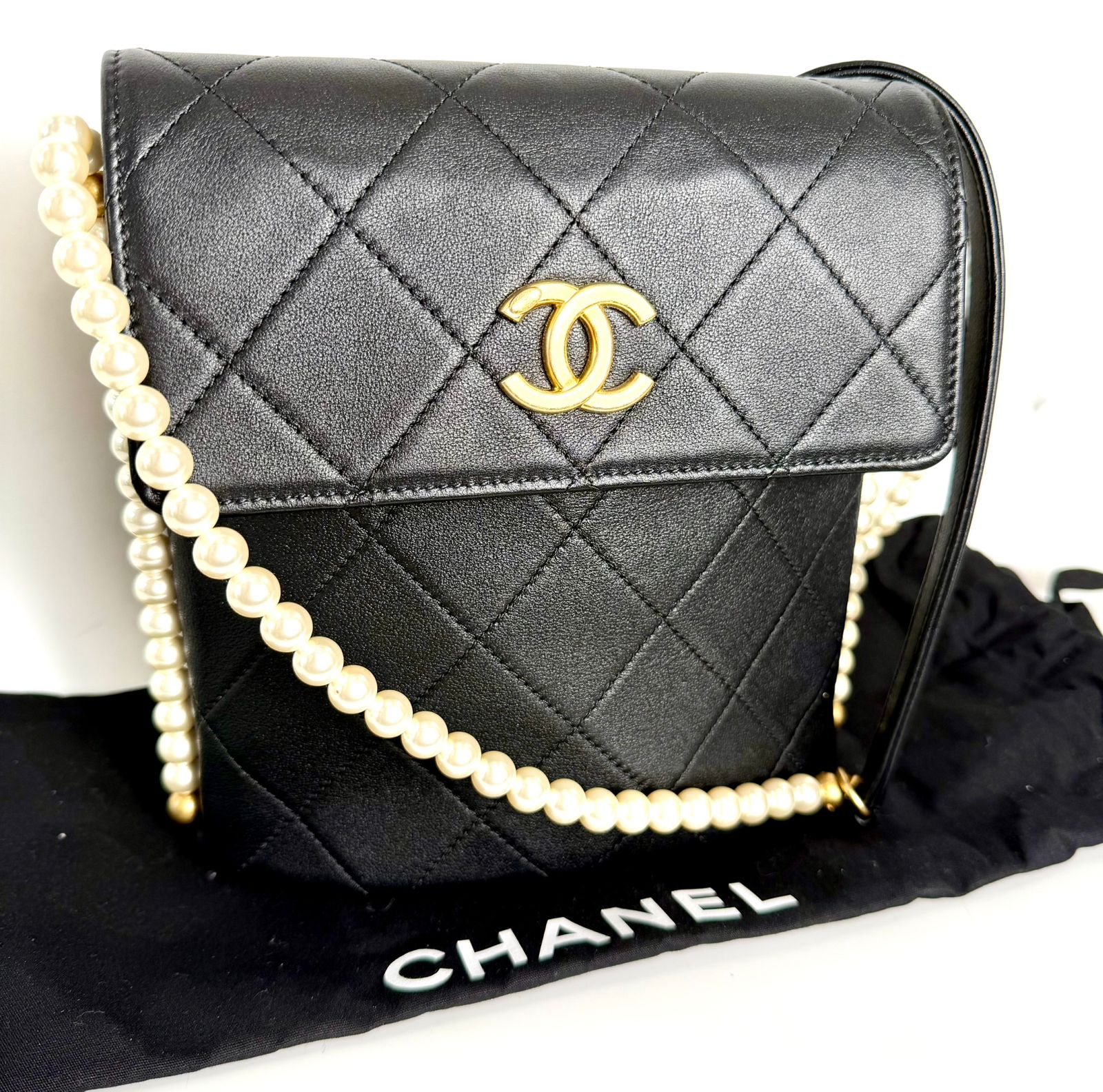 CHANEL QUILTED CALFSKIN ABOUT PEARLS HOBO CROSSBODY BAG