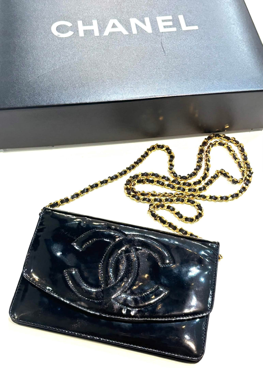 CHANEL CC TIMELESS PATENT LEATHER WALLET ON CHAIN