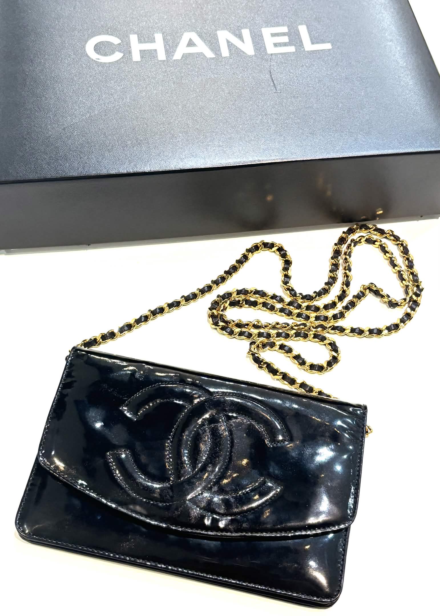 CHANEL CC TIMELESS PATENT LEATHER WALLET ON CHAIN