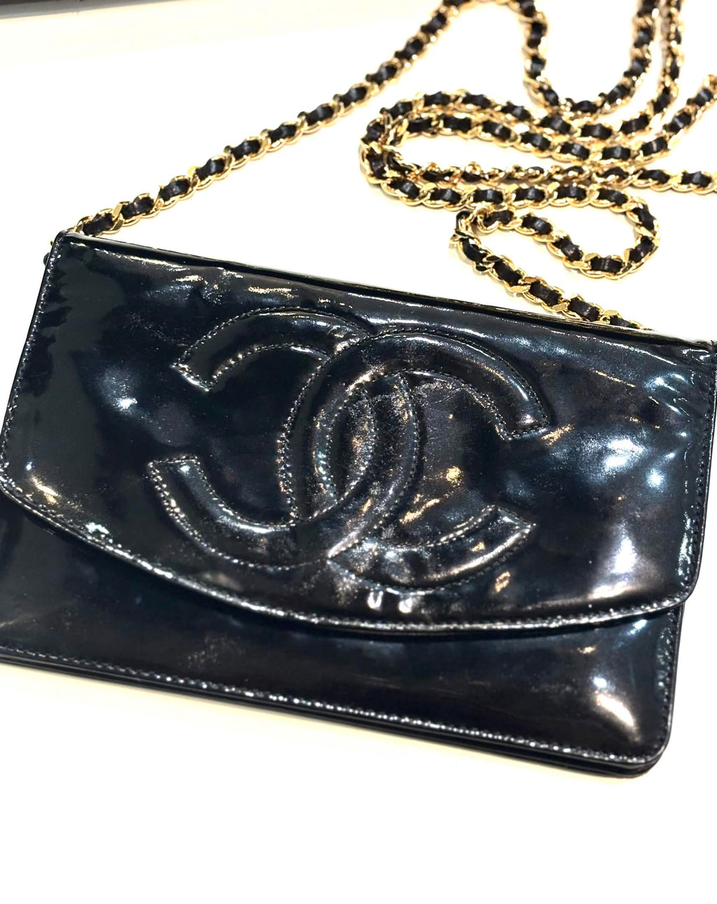 CHANEL CC TIMELESS PATENT LEATHER WALLET ON CHAIN