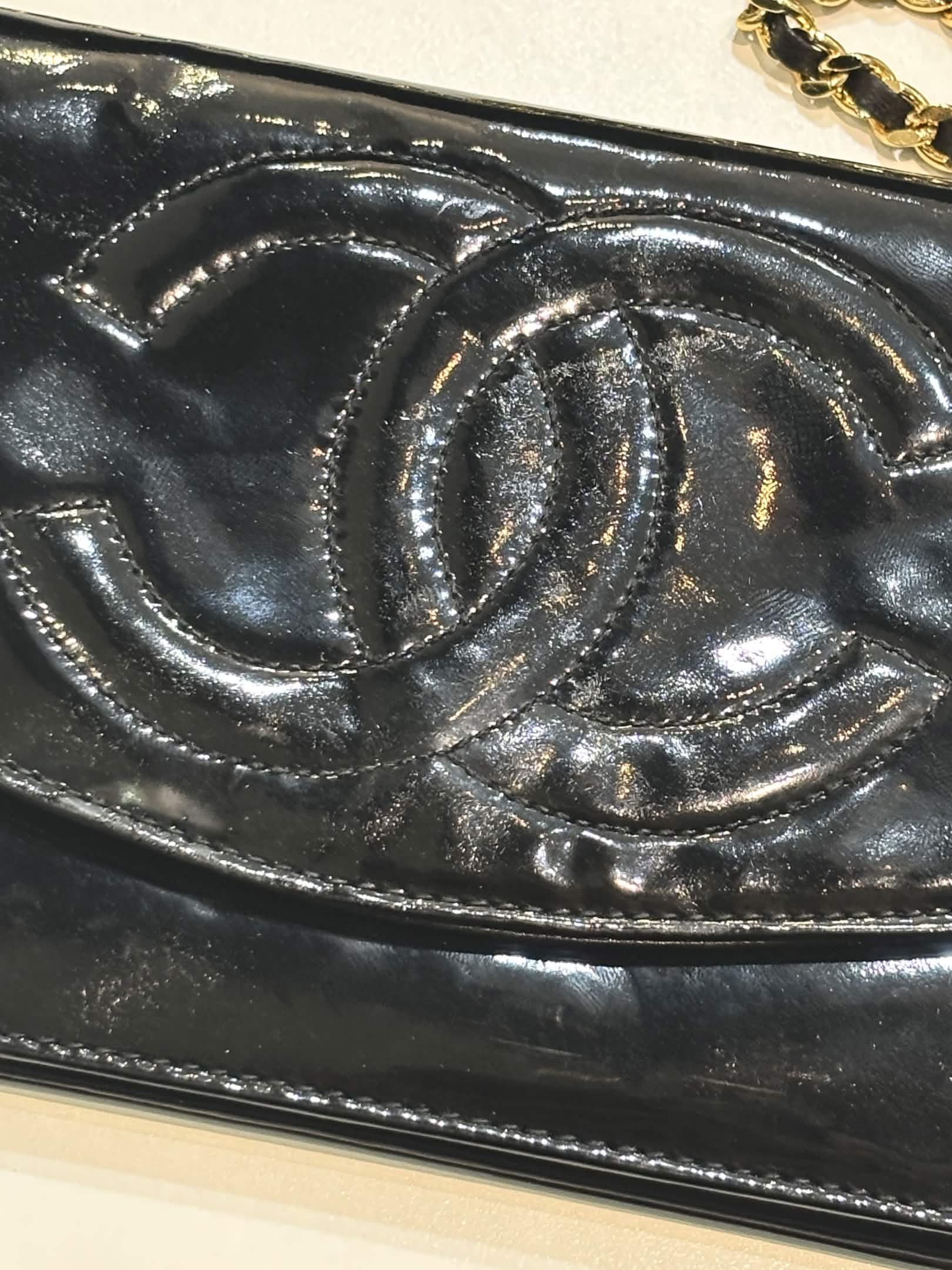 CHANEL CC TIMELESS PATENT LEATHER WALLET ON CHAIN