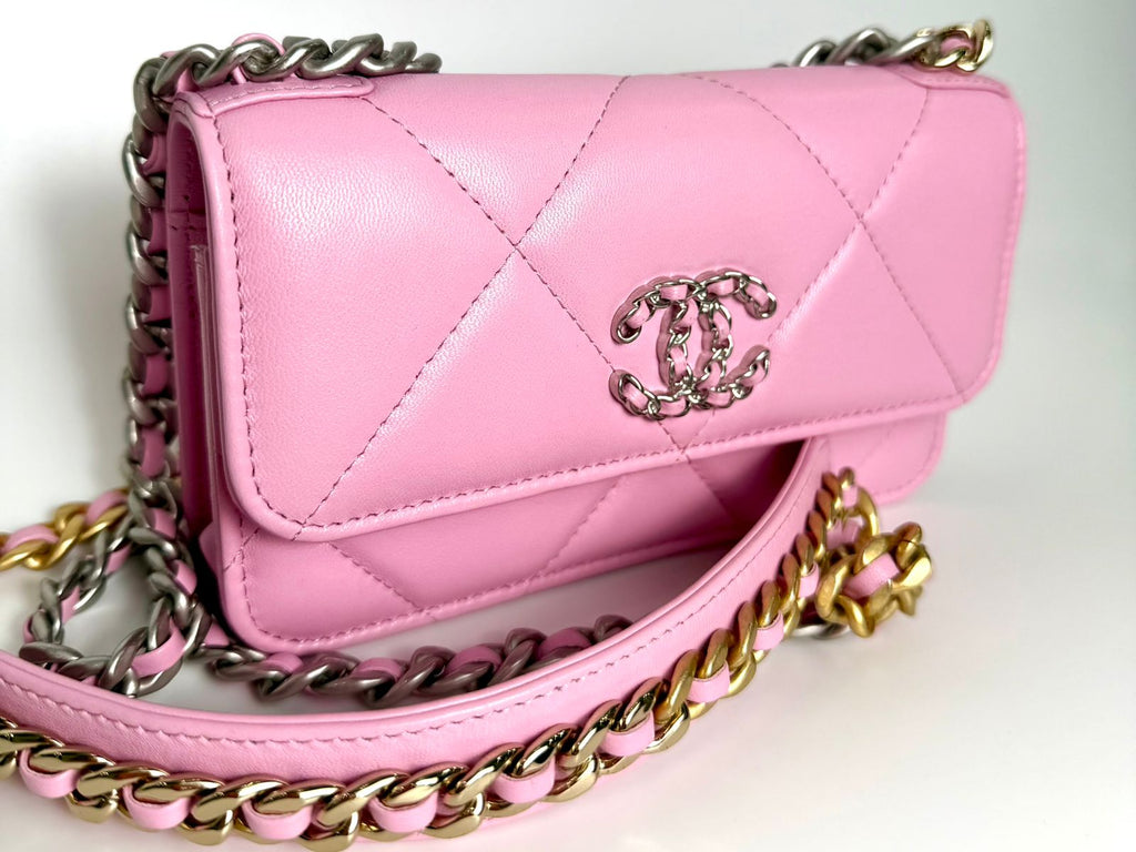 CHANEL 19 QUILTED LAMBSKIN WALLET ON CHAIN