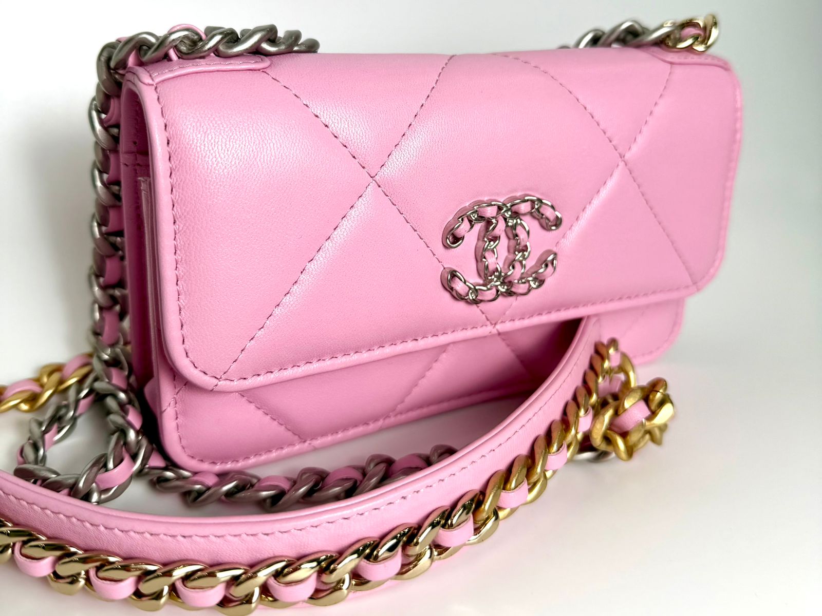 CHANEL 19 QUILTED LAMBSKIN WALLET ON CHAIN