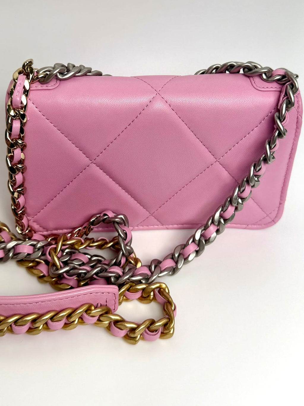 CHANEL 19 QUILTED LAMBSKIN WALLET ON CHAIN