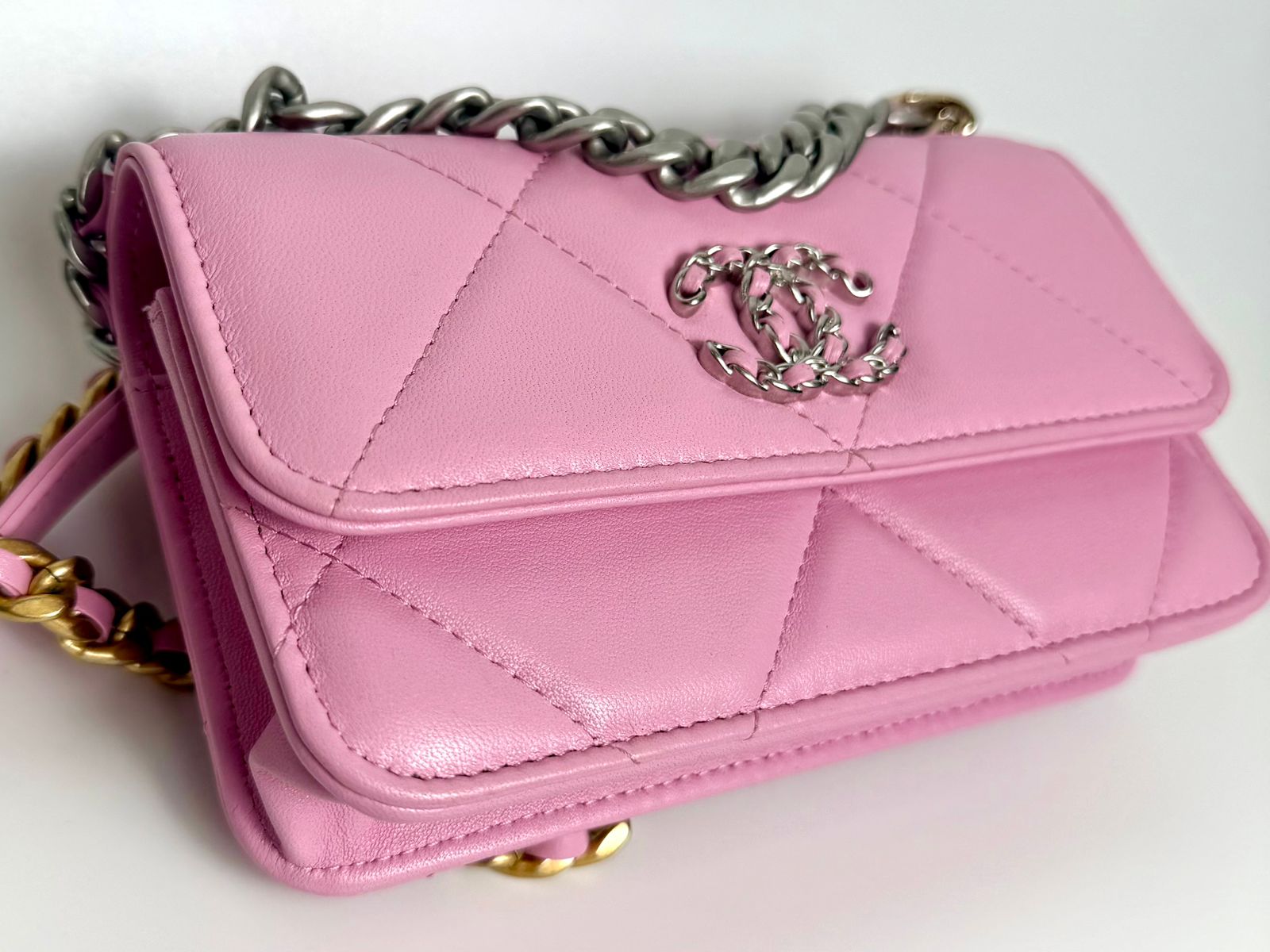 CHANEL 19 QUILTED LAMBSKIN WALLET ON CHAIN
