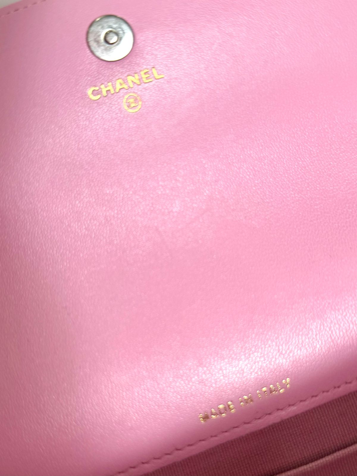 CHANEL 19 QUILTED LAMBSKIN WALLET ON CHAIN