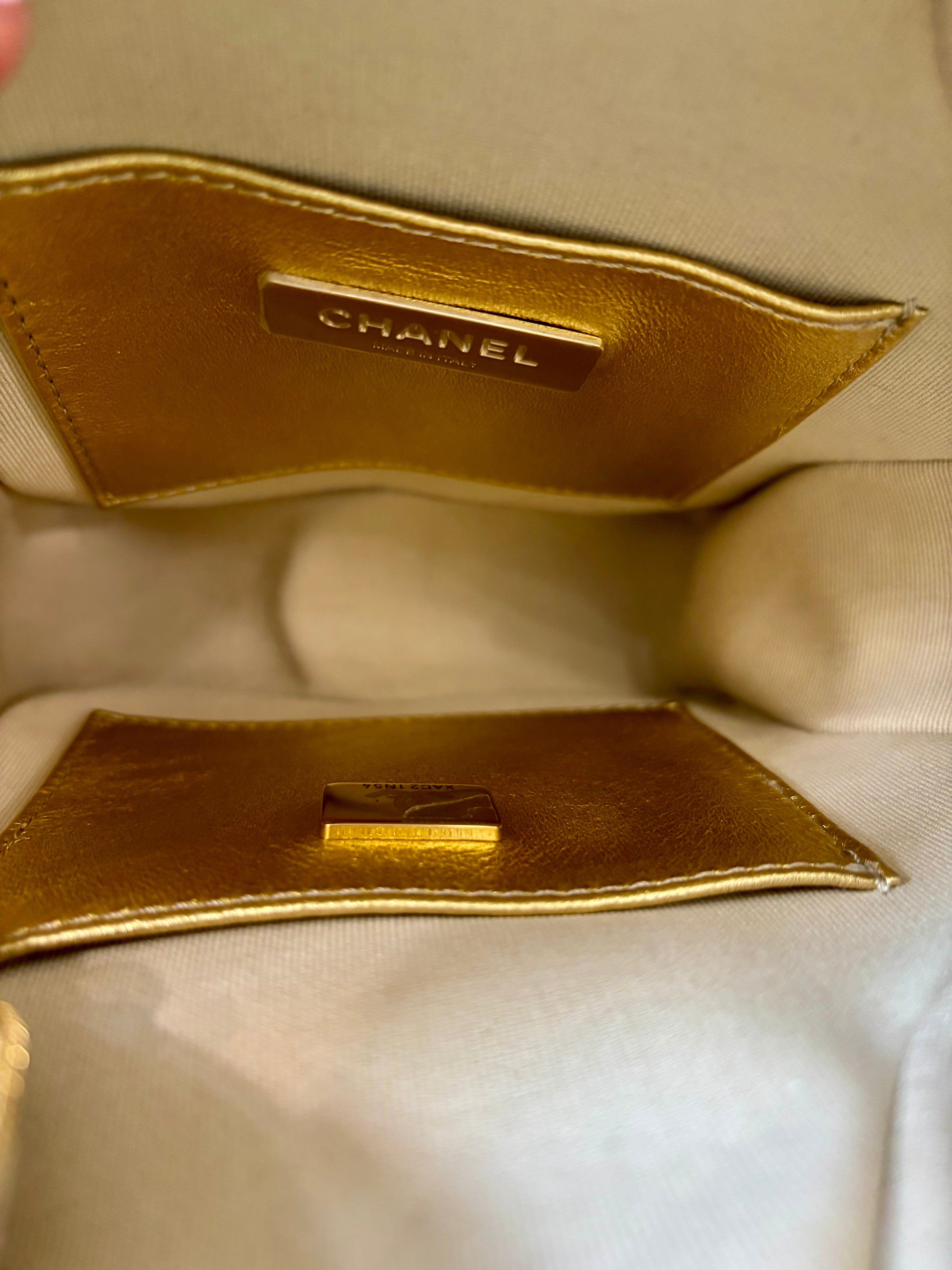 CHANEL CC METALLIC LAMBSKIN QUILTED WALK OF FAME STAR BAG