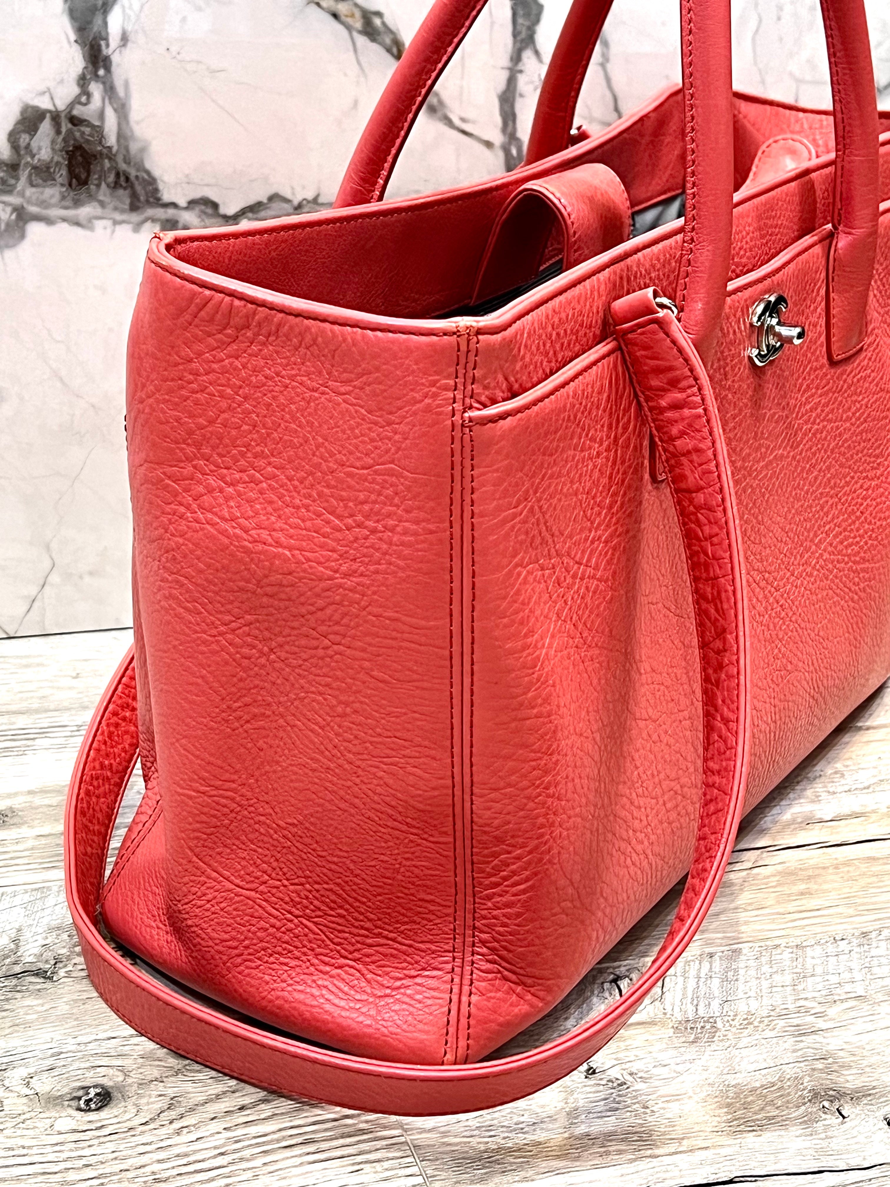 CHANEL PEBBLED LEATHER LARGE EXECUTIVE TOTE BAG WITH SHOULDER STRAP-HS