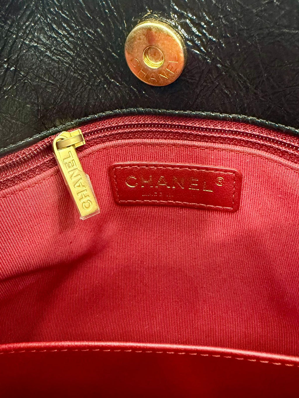 CHANEL CC SHINY CRUMPLED CALFSKIN QUILTED WAVY MEDIUM HOBO BAG