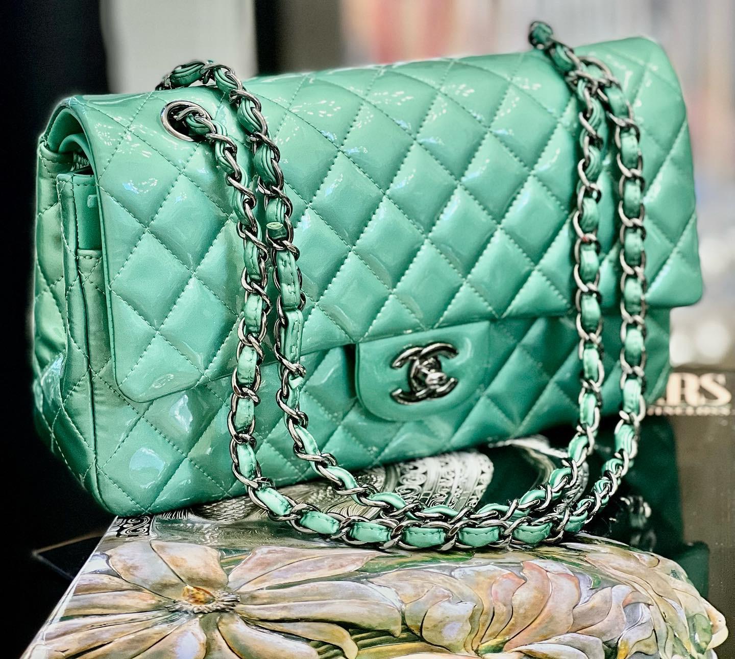 CHANEL MEDIUM CLASSIC FLAP BAG PATENT LEATHER