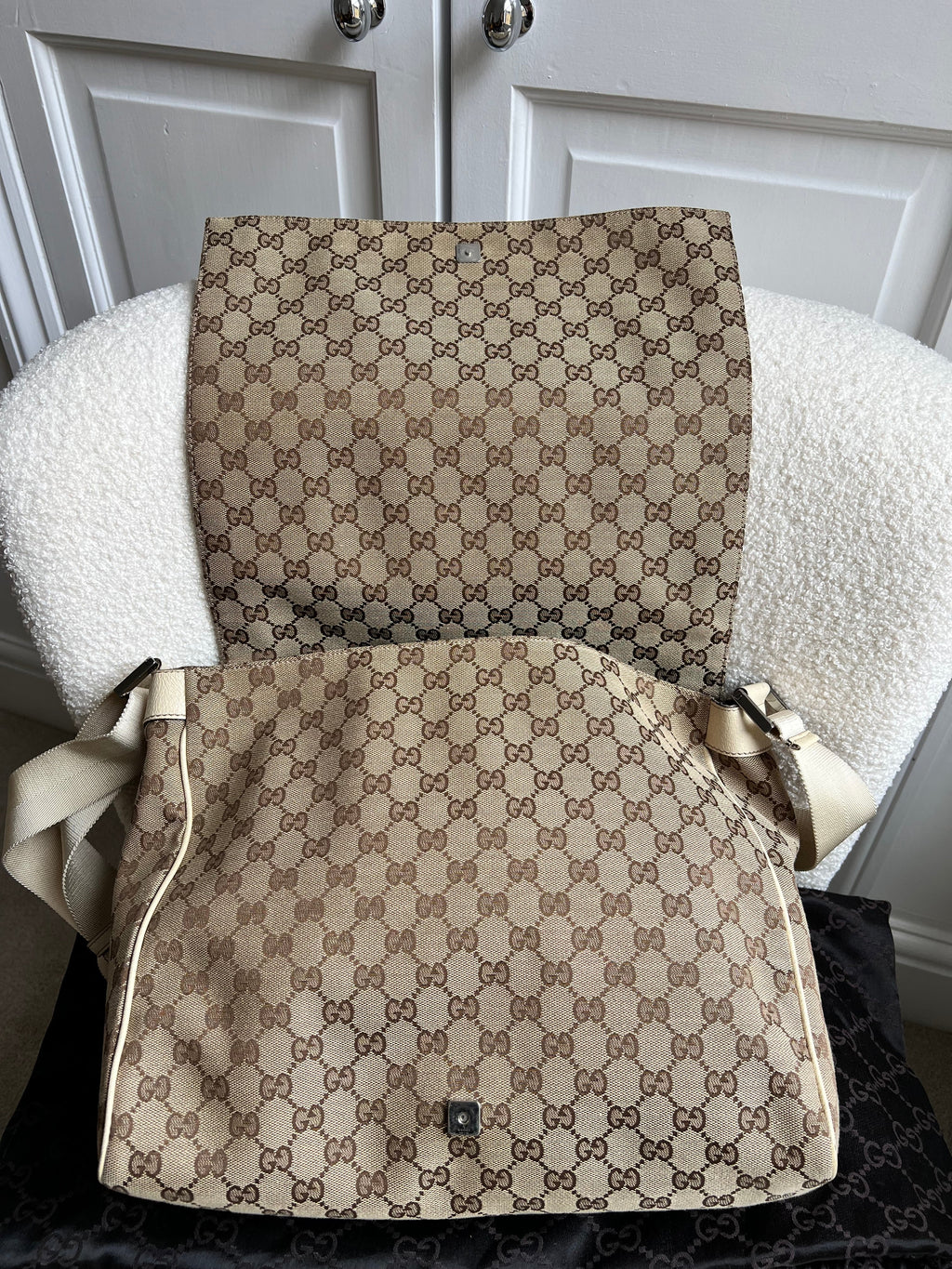 Gucci GG White Beige Canvas Messenger Bag