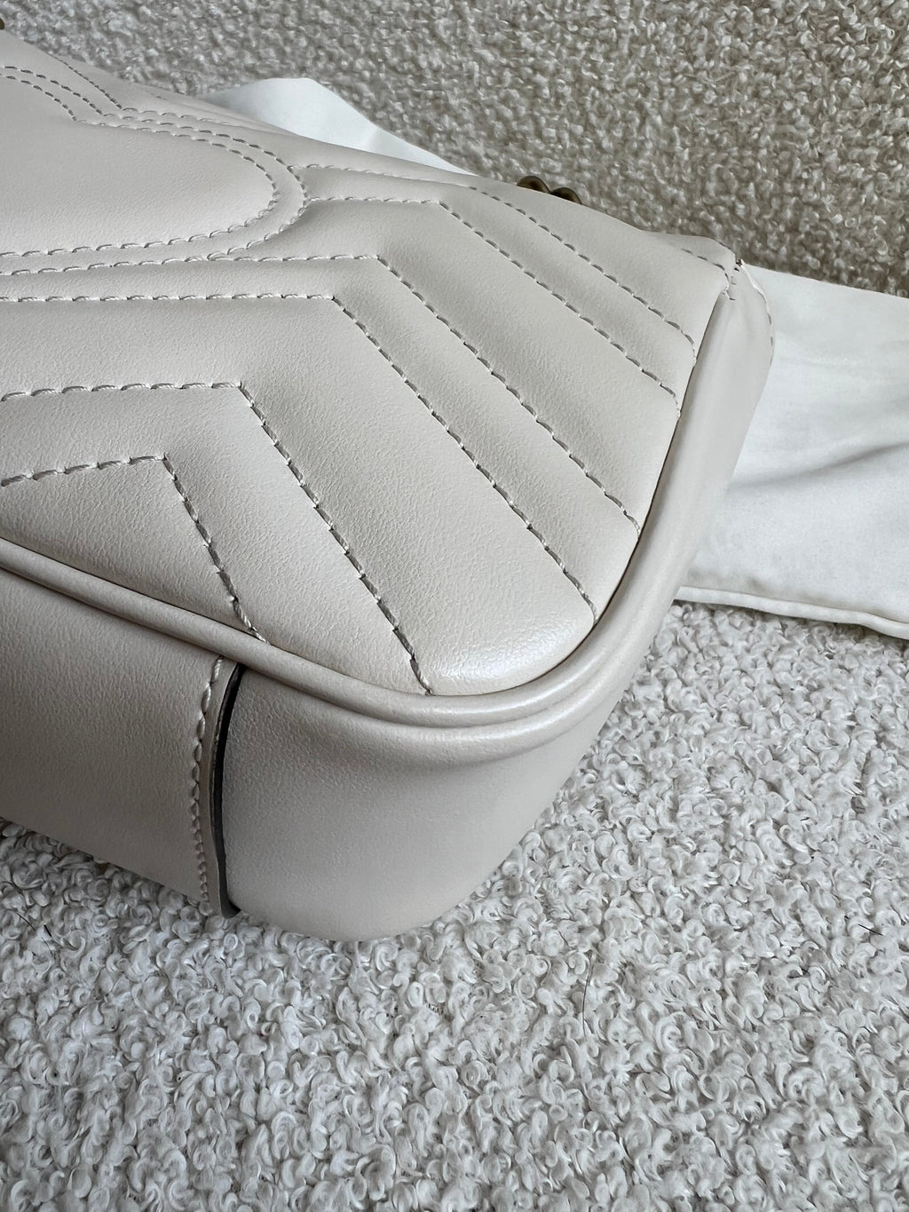 Gucci GG White Marmont Mini Shoulder Bag (RRP £1,890)