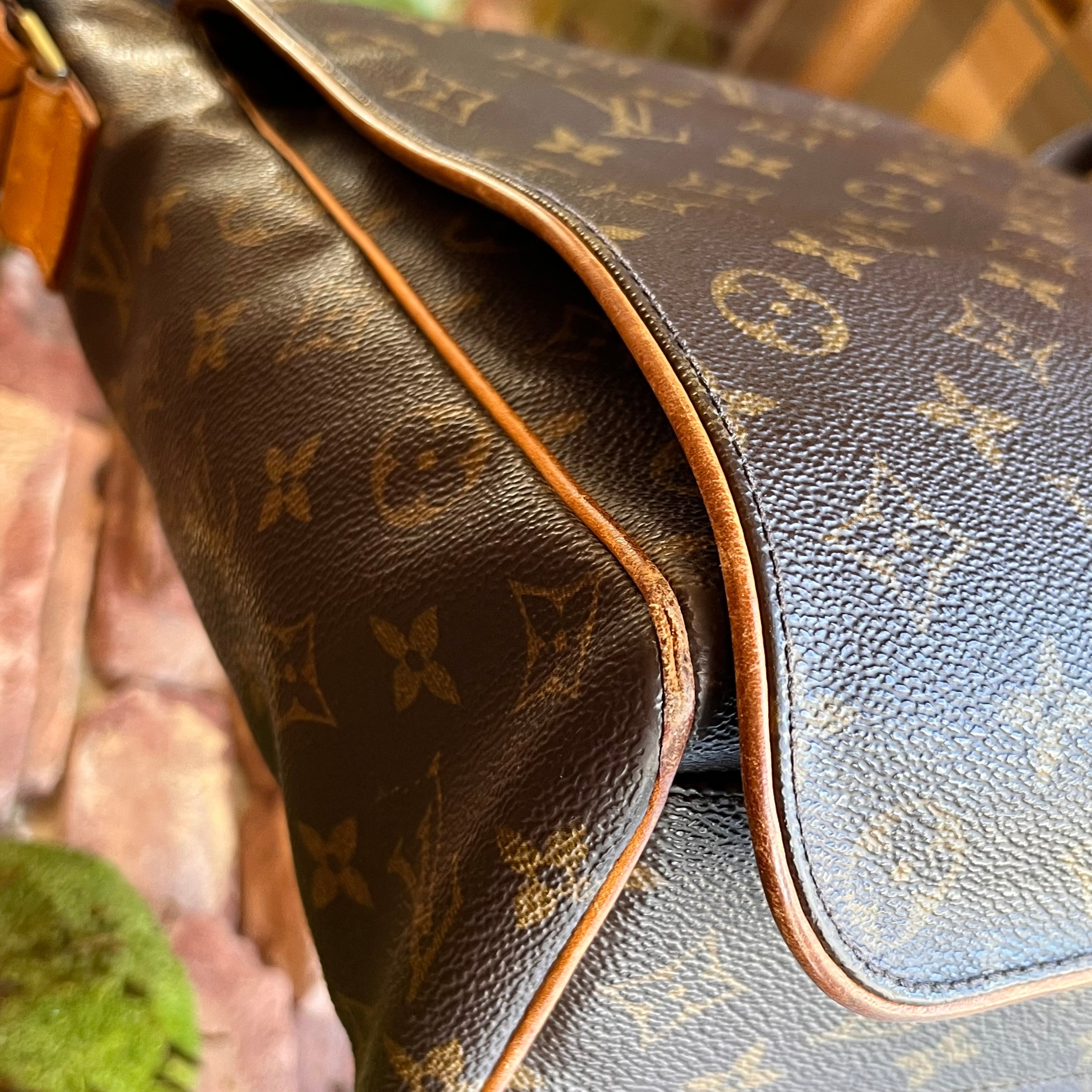 LOUIS VUITTON Abbesses Brown Monogram Canvas Messenger Bag