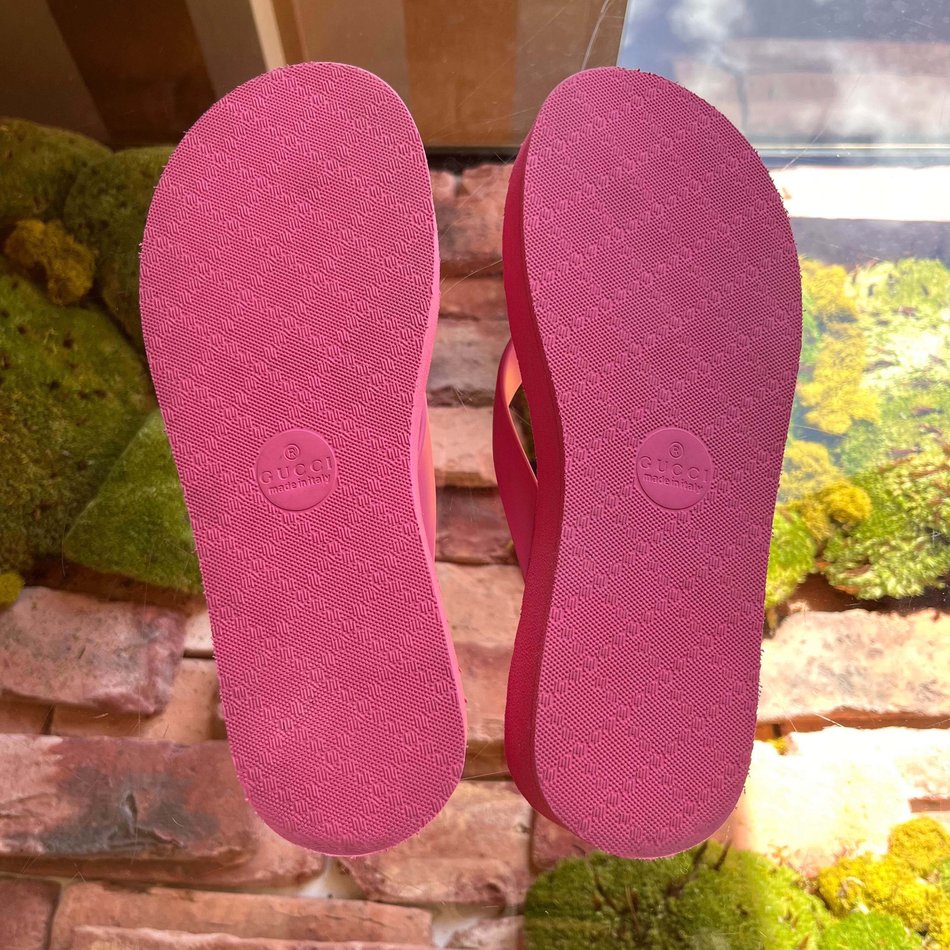 GUCCI GG Pink Marmont Rubber Flip Flops SZ 34 (US 4)