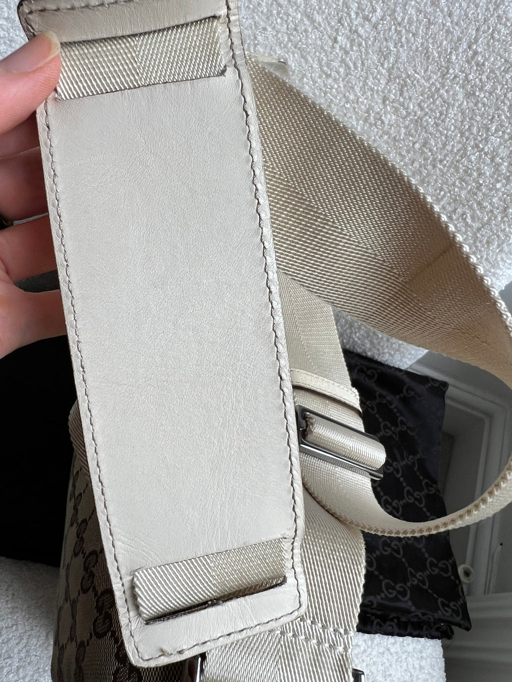 Gucci GG White Beige Canvas Messenger Bag