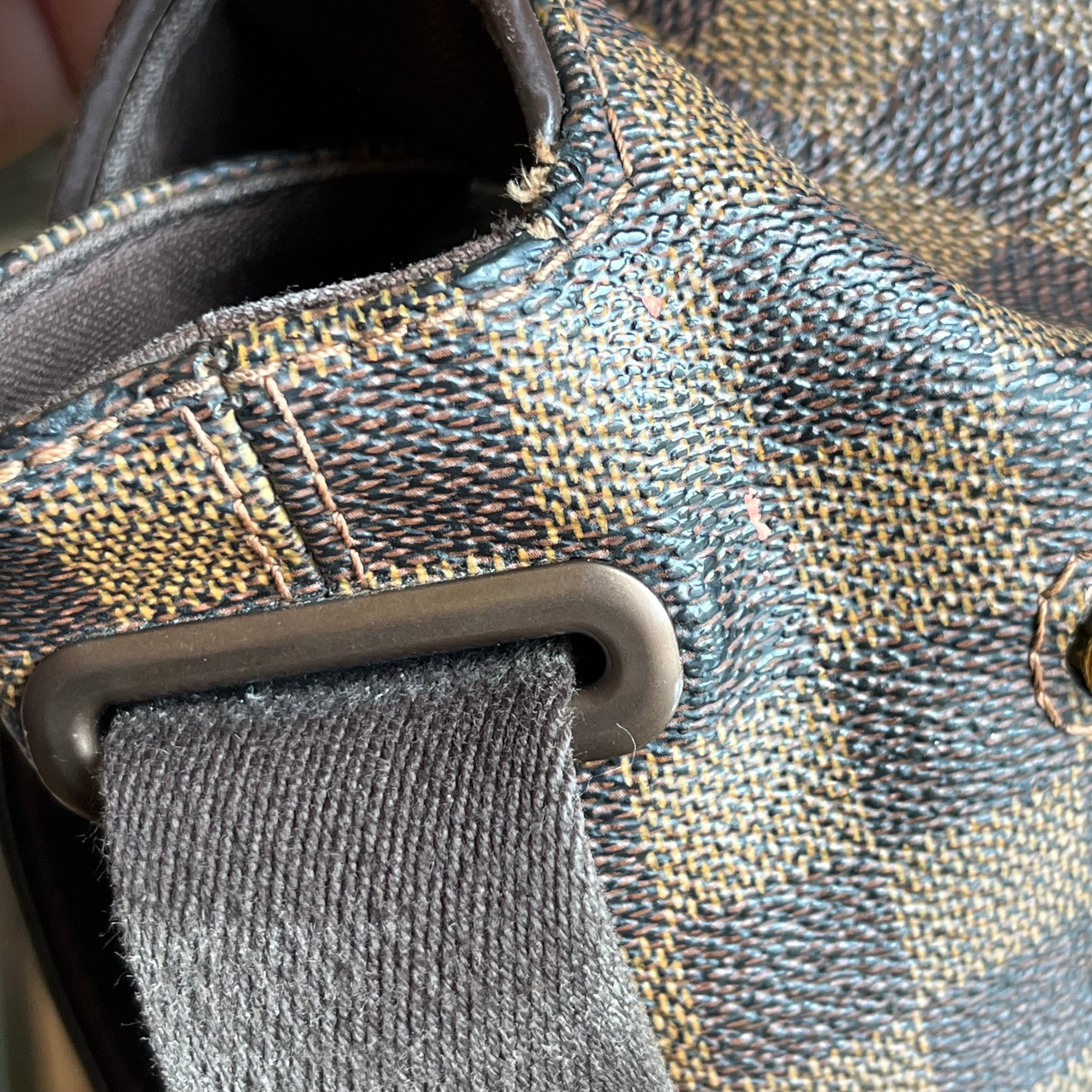LOUIS VUITTON District Damier Ebene Canvas Messenger Crossbody Bag