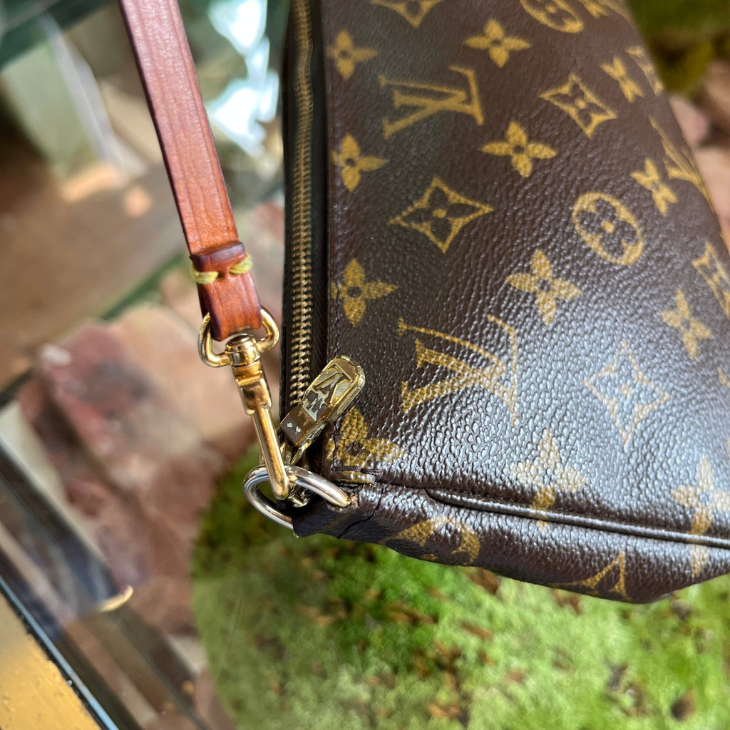 LOUIS VUITTON Pochette Accessories Brown Monogram Canvas Shoulder Bag
