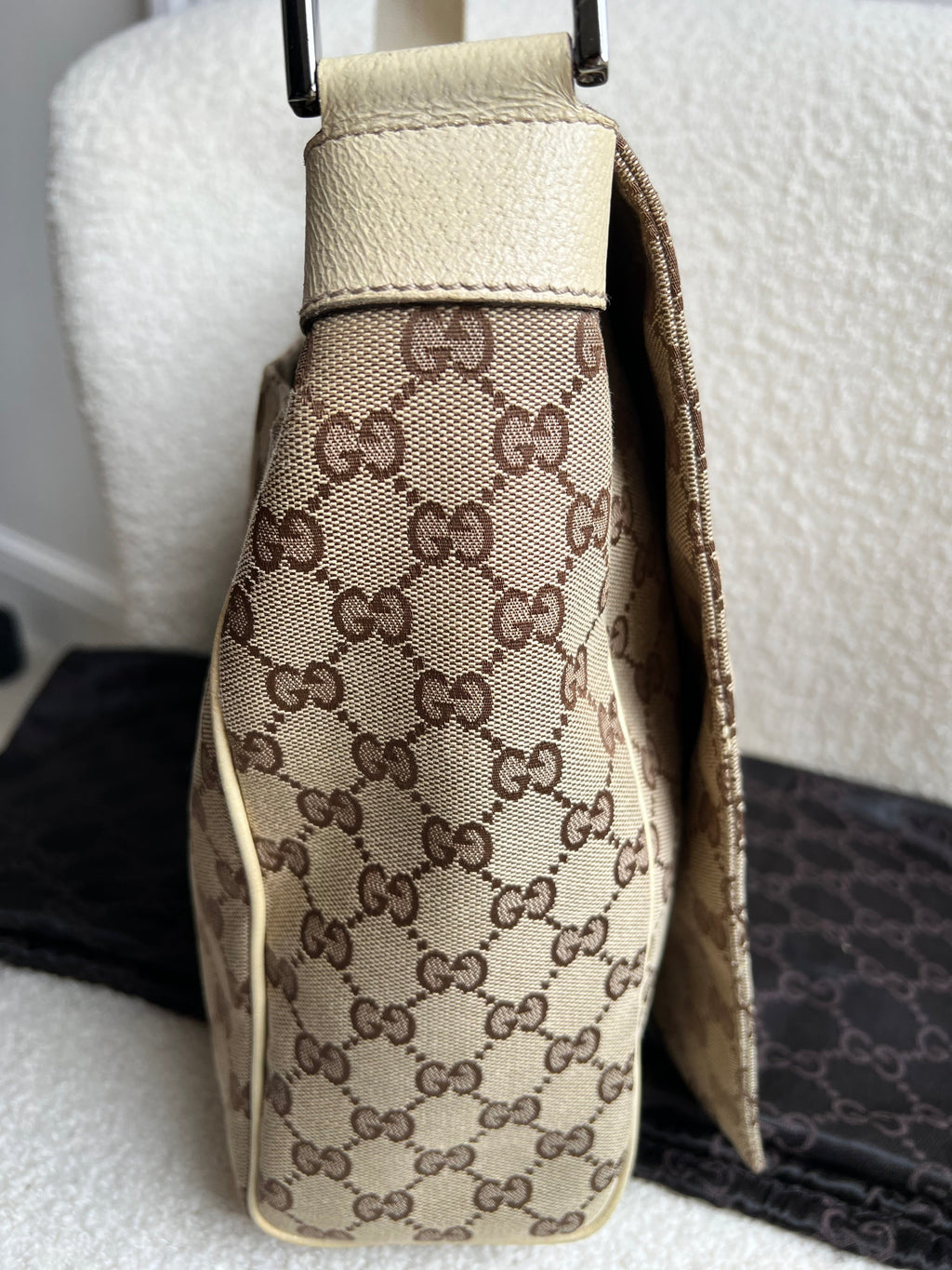 Gucci GG White Beige Canvas Messenger Bag