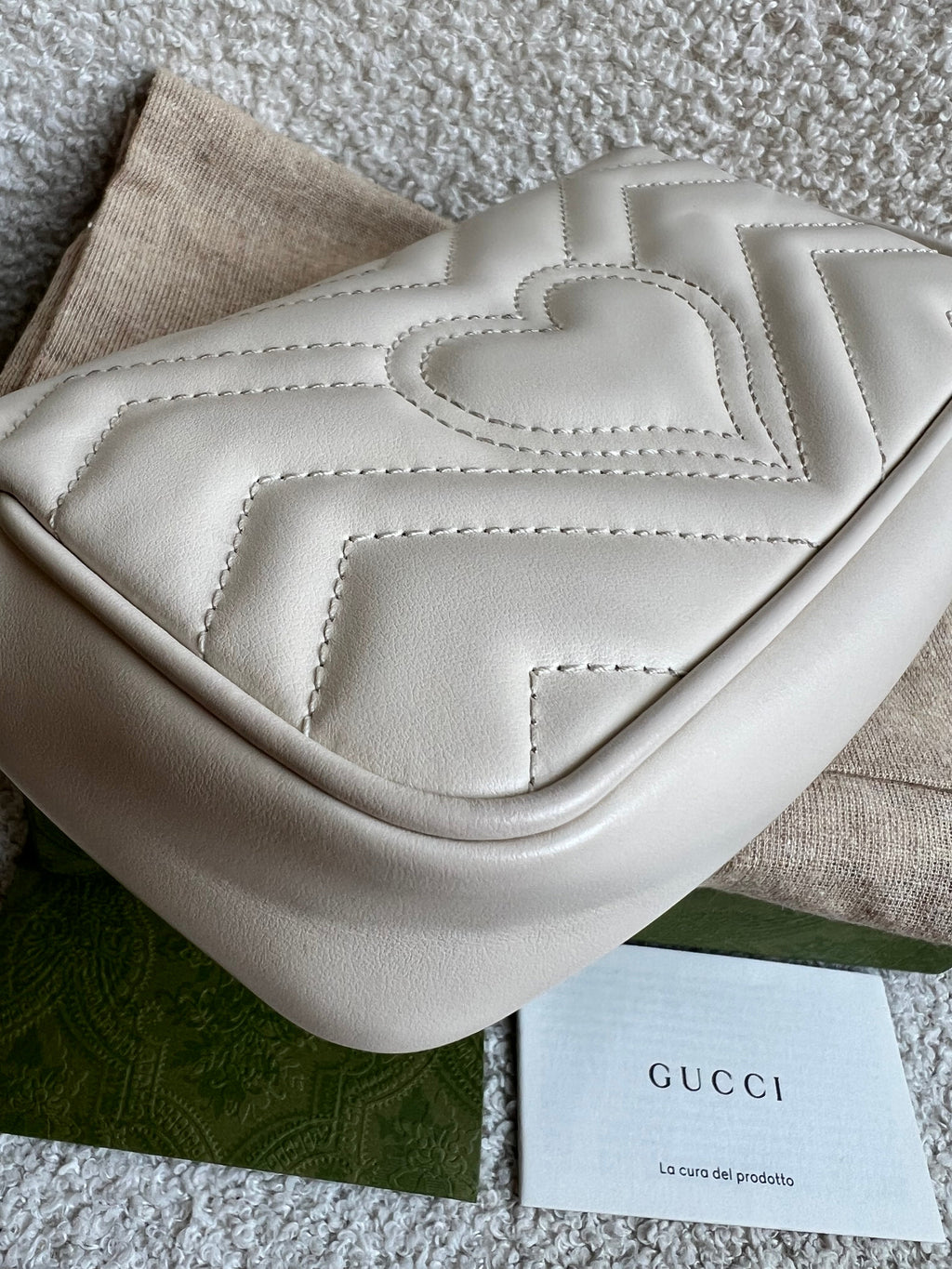 Gucci GG White Marmont Super Mini Shoulder Bag (RRP £985)