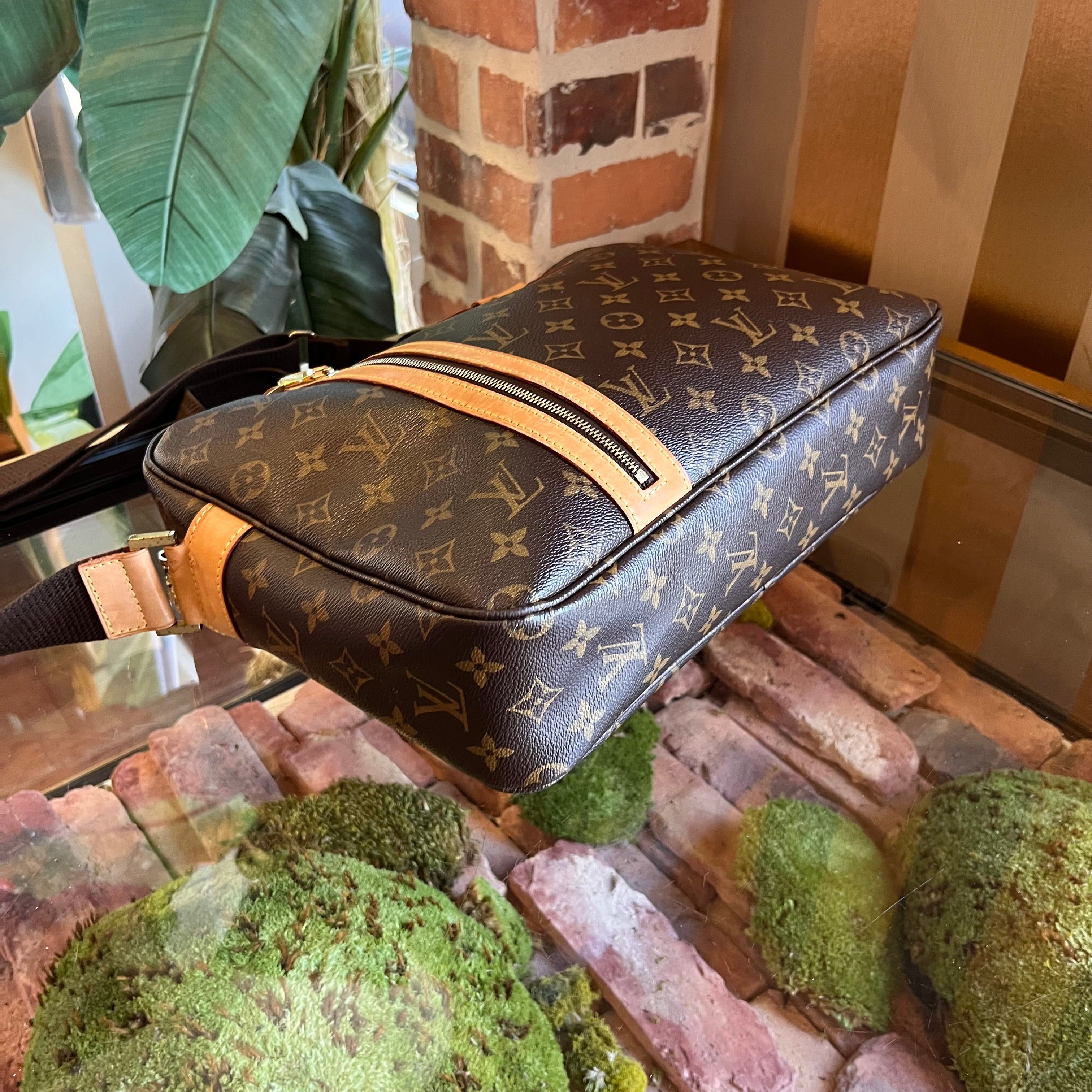 LOUIS VUITTON Sac Bosphore Brown Monogram Messenger Bag