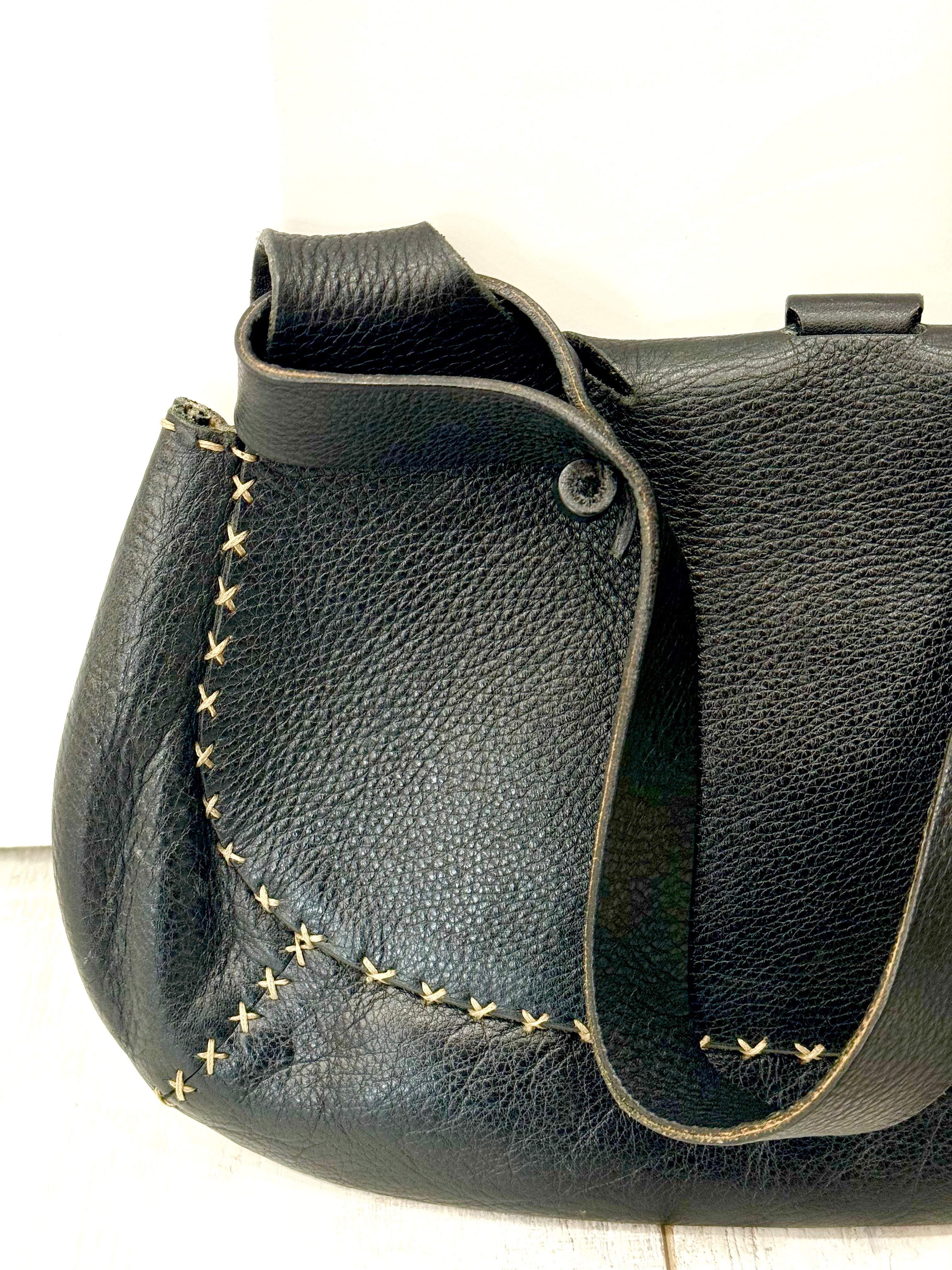 FENDI VINTAGE SELLERIA CALFSKIN LEATHER SHOULDER BAG