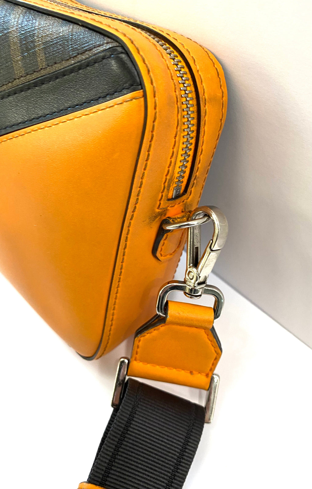 FENDI VITELLO LIBERTY CENTURY FF 1974 LOGO CAMERA BAG