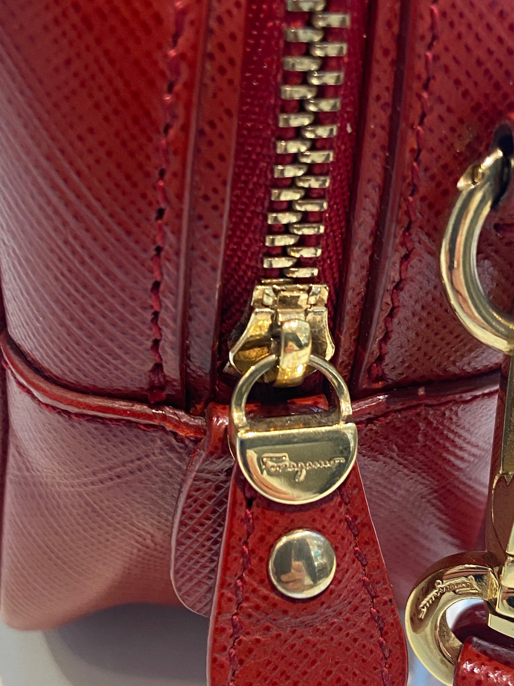FERRAGAMO GRAINED LEATHER SMALL GANCINI CAMERA BAG