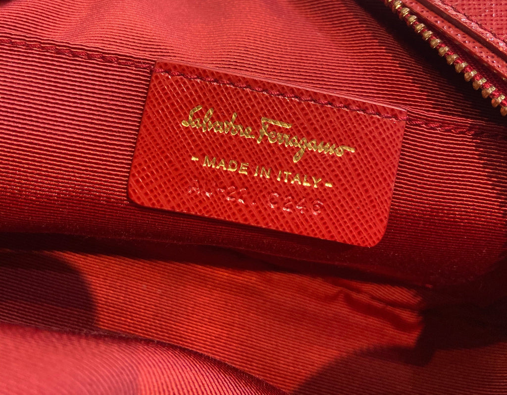 FERRAGAMO GRAINED LEATHER SMALL GANCINI CAMERA BAG