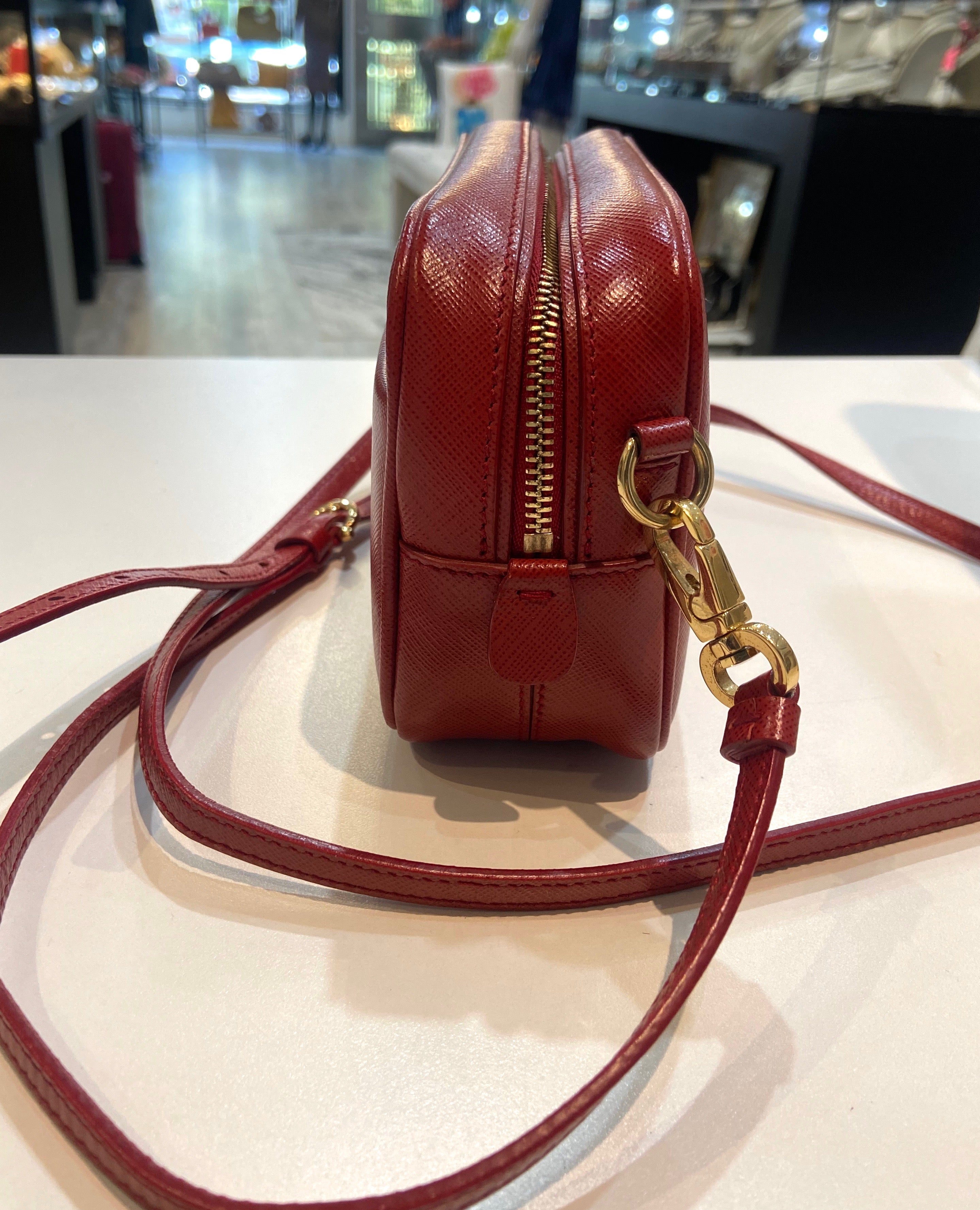 FERRAGAMO GRAINED LEATHER SMALL GANCINI CAMERA BAG