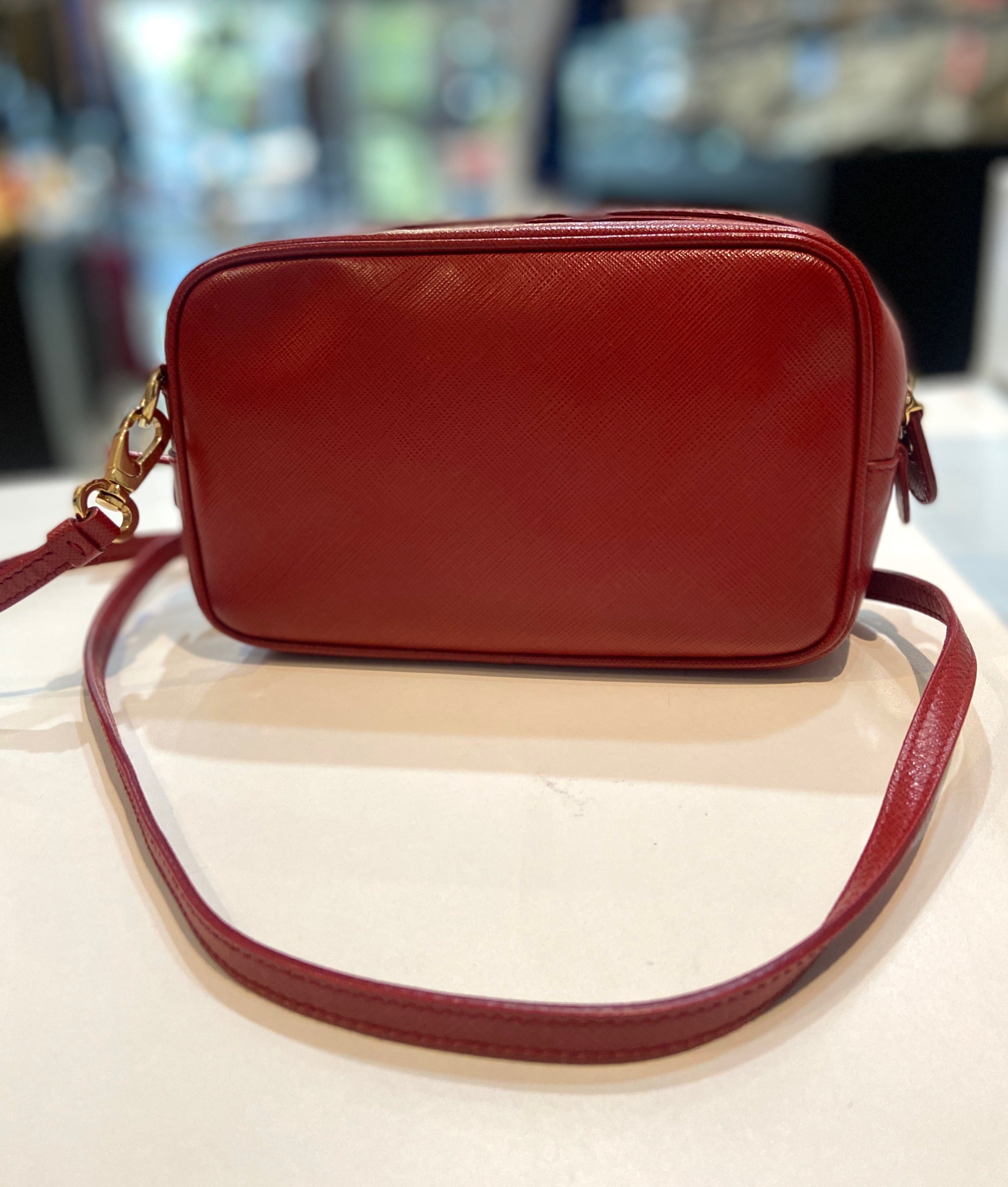 FERRAGAMO GRAINED LEATHER SMALL GANCINI CAMERA BAG