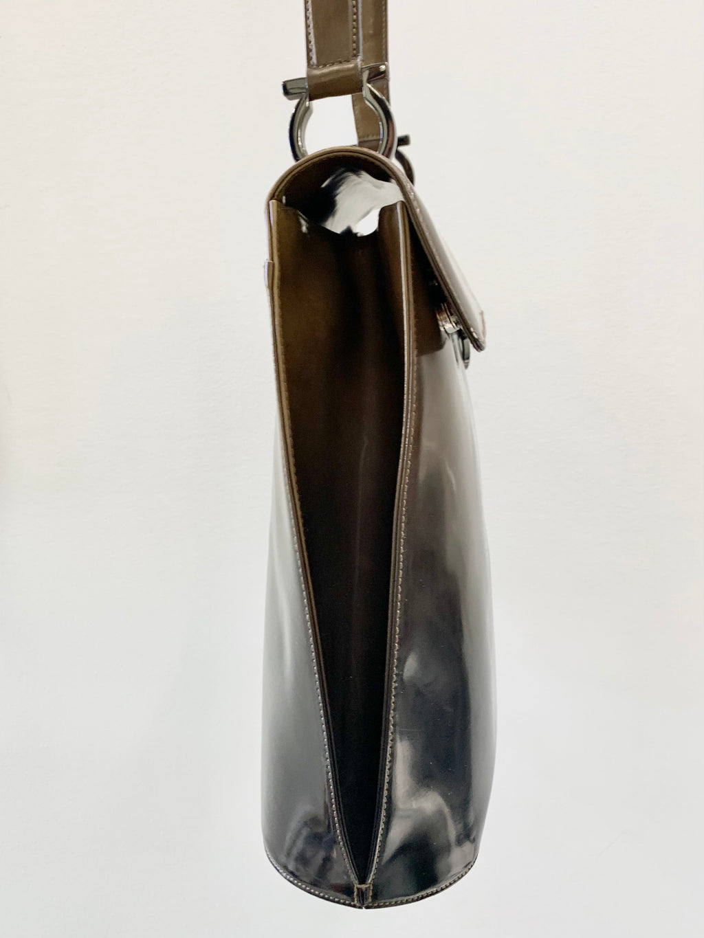 SALVATORE FERRAGAMO GANCINI GRADIENT PATENT LEATHER BAG