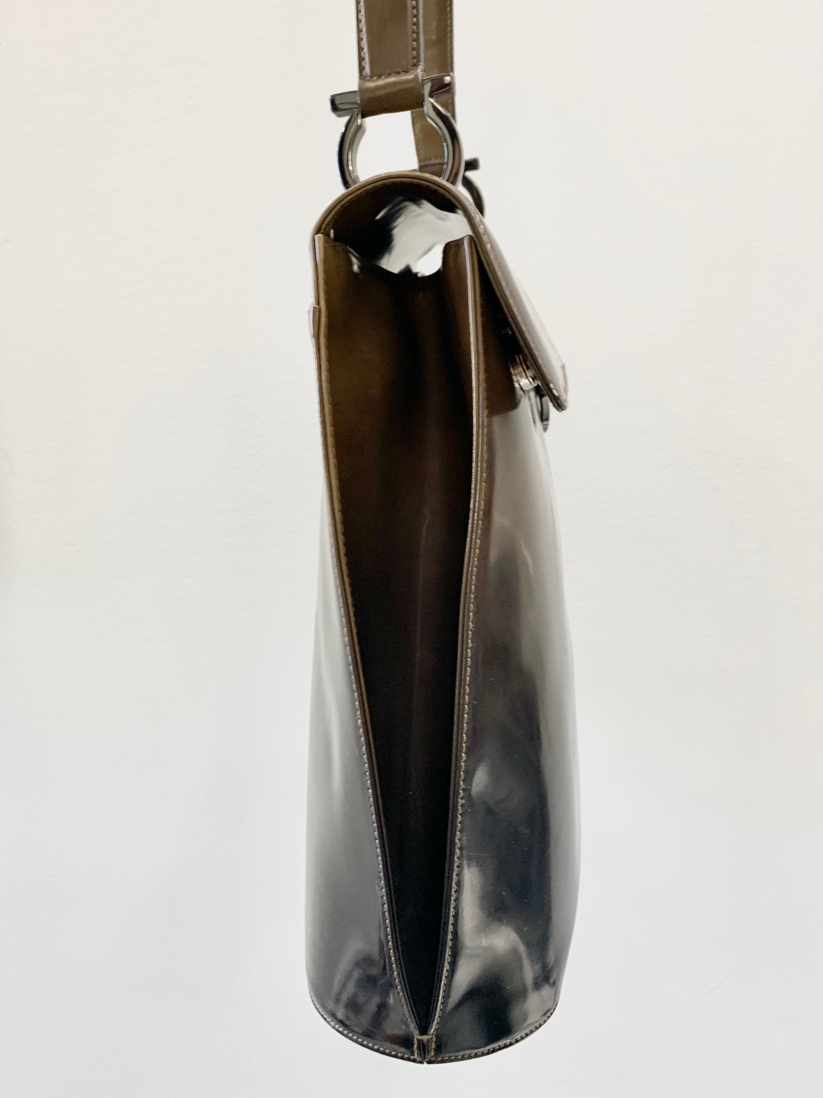 SALVATORE FERRAGAMO GANCINI GRADIENT PATENT LEATHER BAG