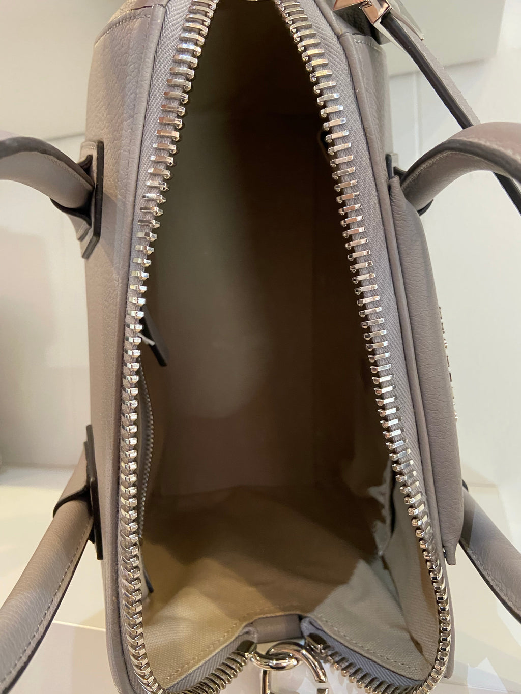 GIVENCHY SMALL ANTIGONA SHOULDER BAG