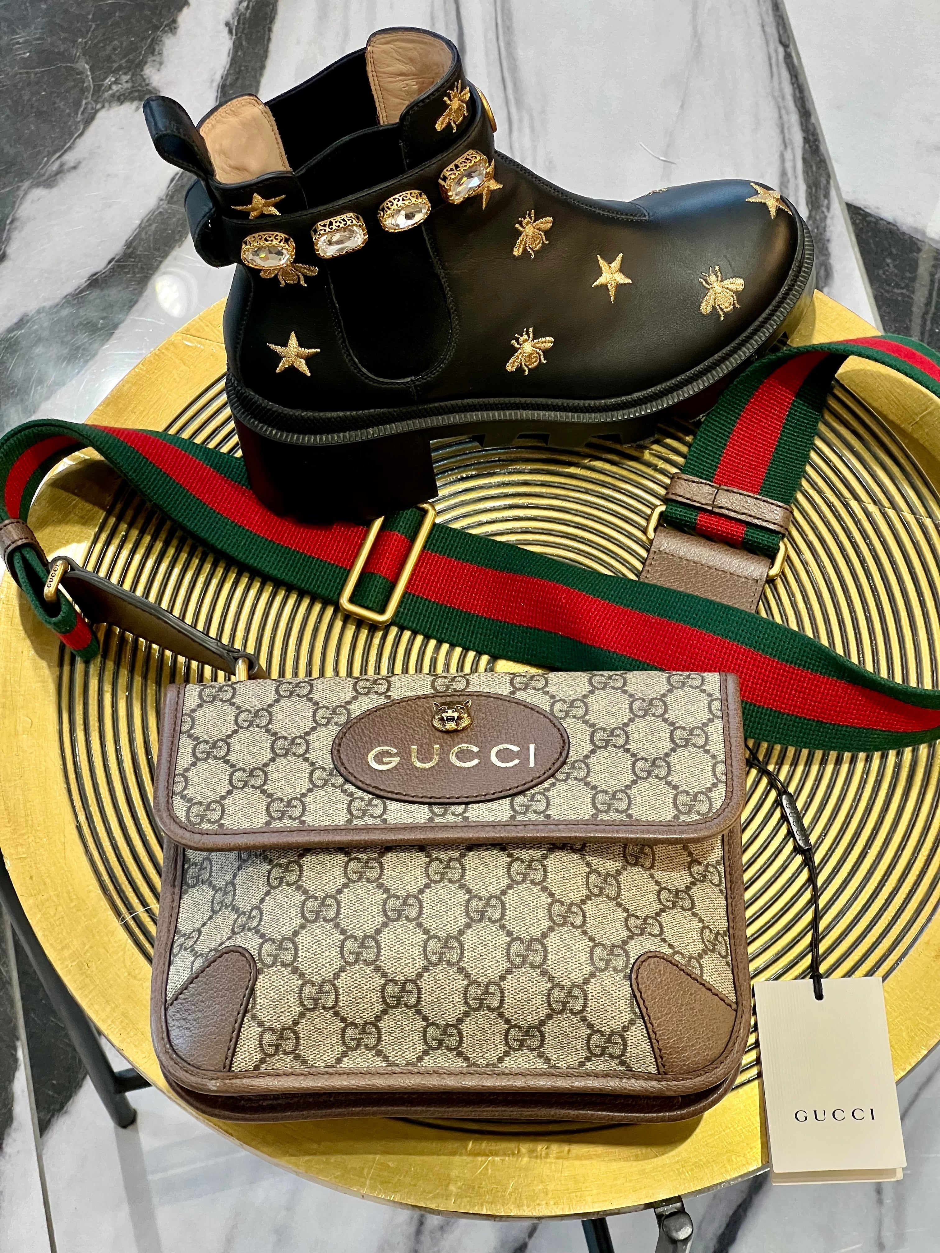 GUCCI GG SUPREME NEO VINTAGE SMALL MESSENGER BAG