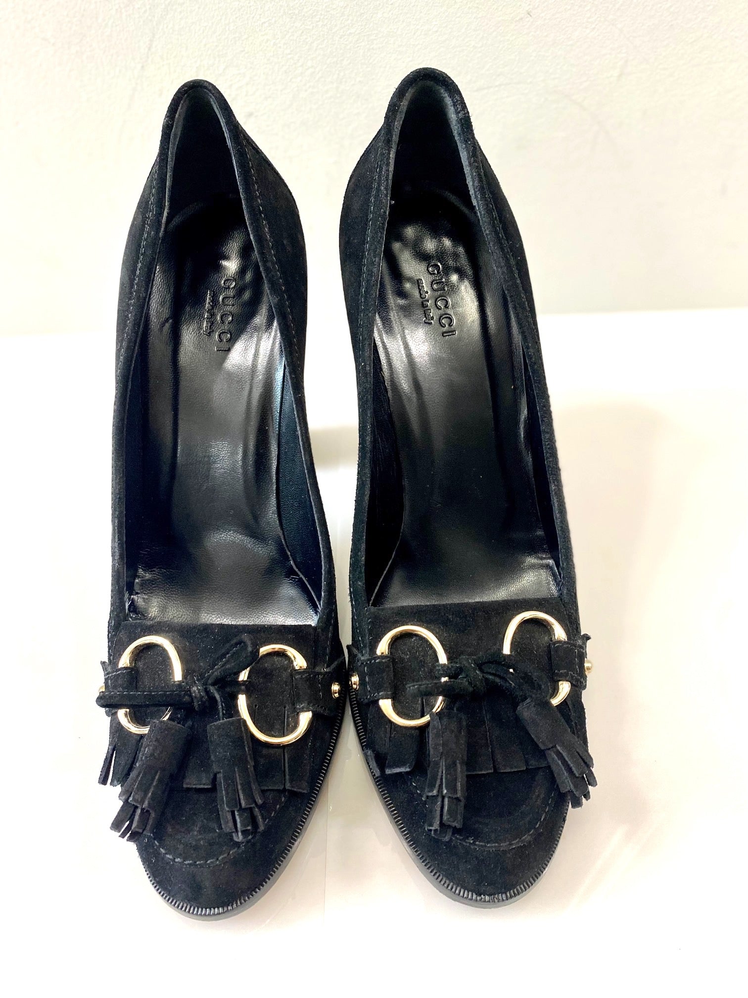 GUCCI SUEDE TASSELED FRINGE LOAFER PUMPS