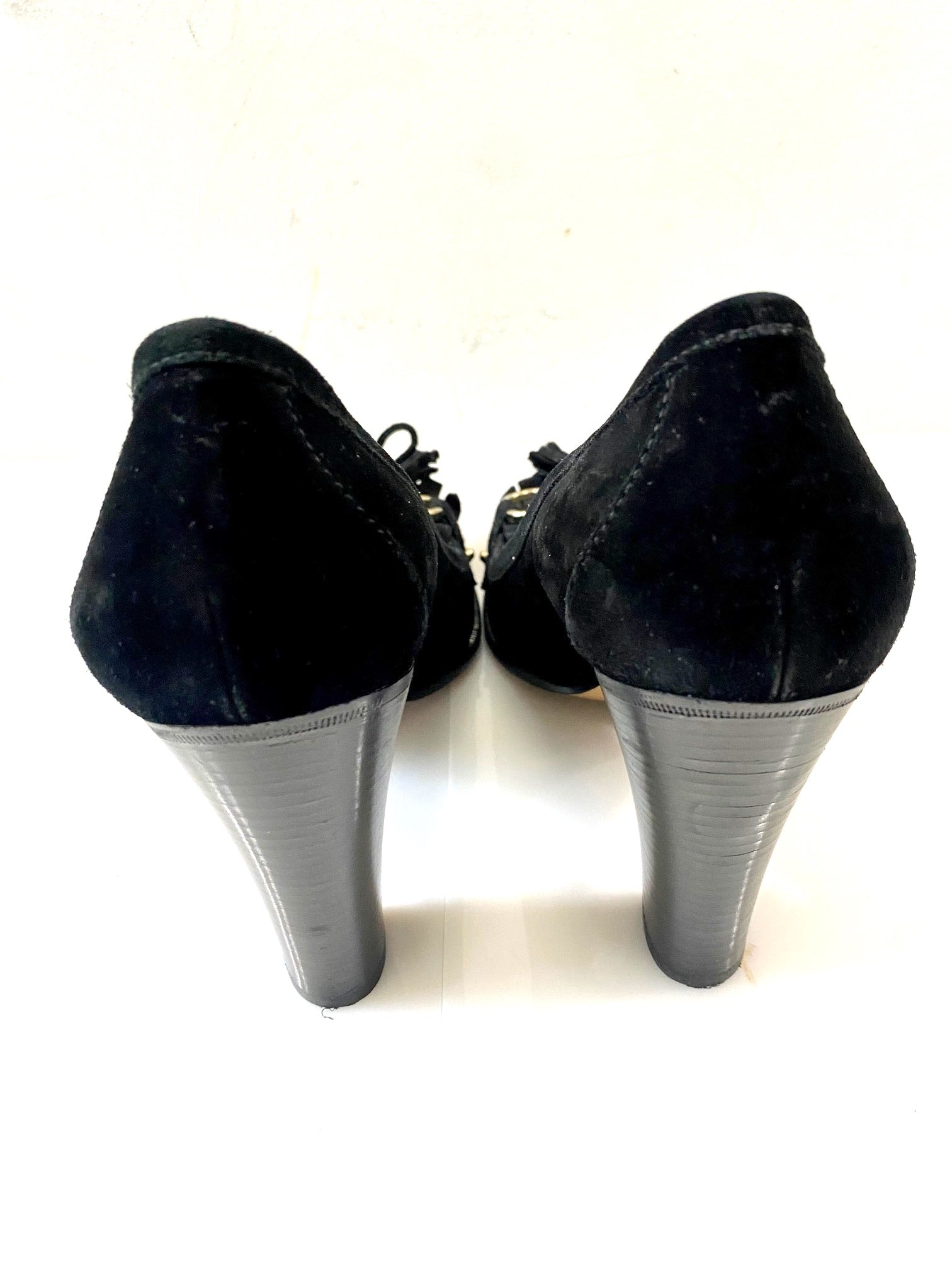 GUCCI SUEDE TASSELED FRINGE LOAFER PUMPS