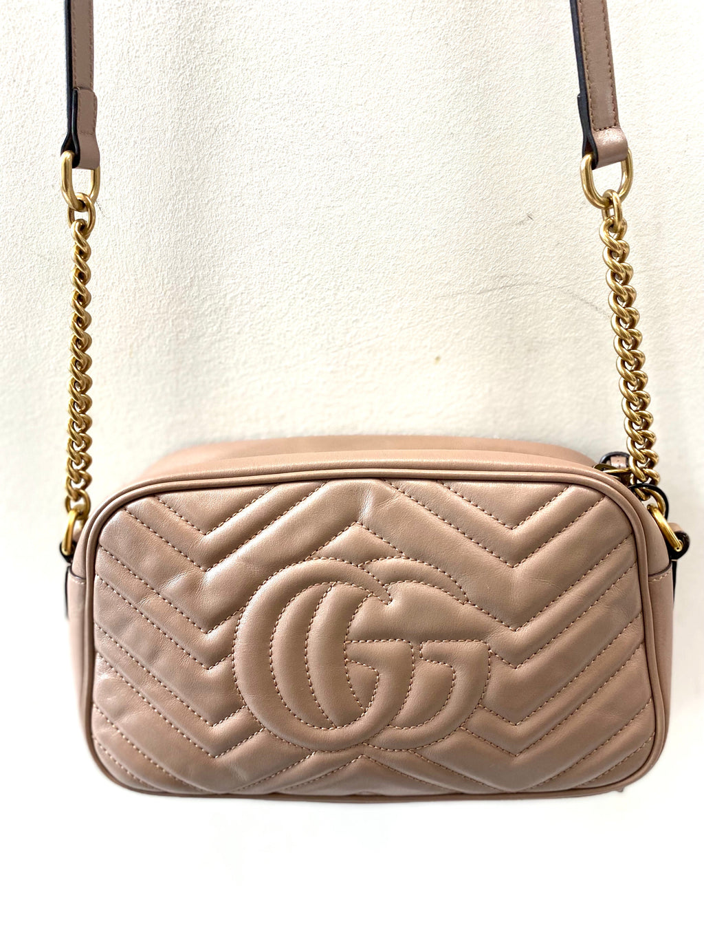 GUCCI GG MARMONT MATELASSE CALFSKIN SMALL CHAIN SHOULDER BAG