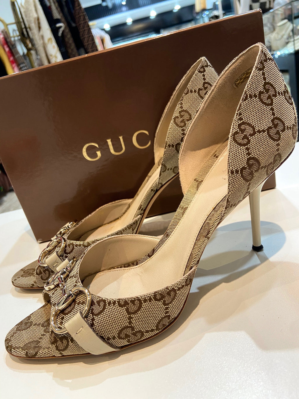 GUCCI GG HOLLYWOOD HORSEBIT D'ORSAY PEEP TOE PUMPS