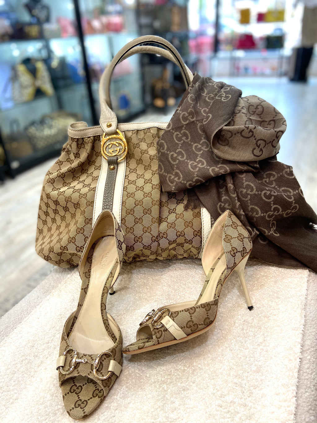 GUCCI GG HOLLYWOOD HORSEBIT D'ORSAY PEEP TOE PUMPS