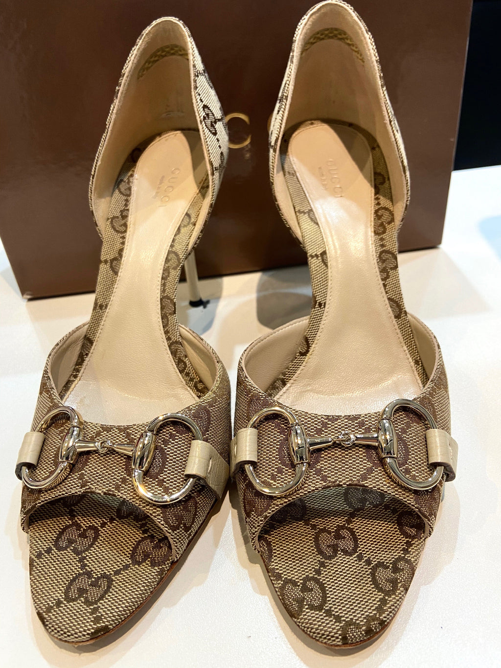 GUCCI GG HOLLYWOOD HORSEBIT D'ORSAY PEEP TOE PUMPS